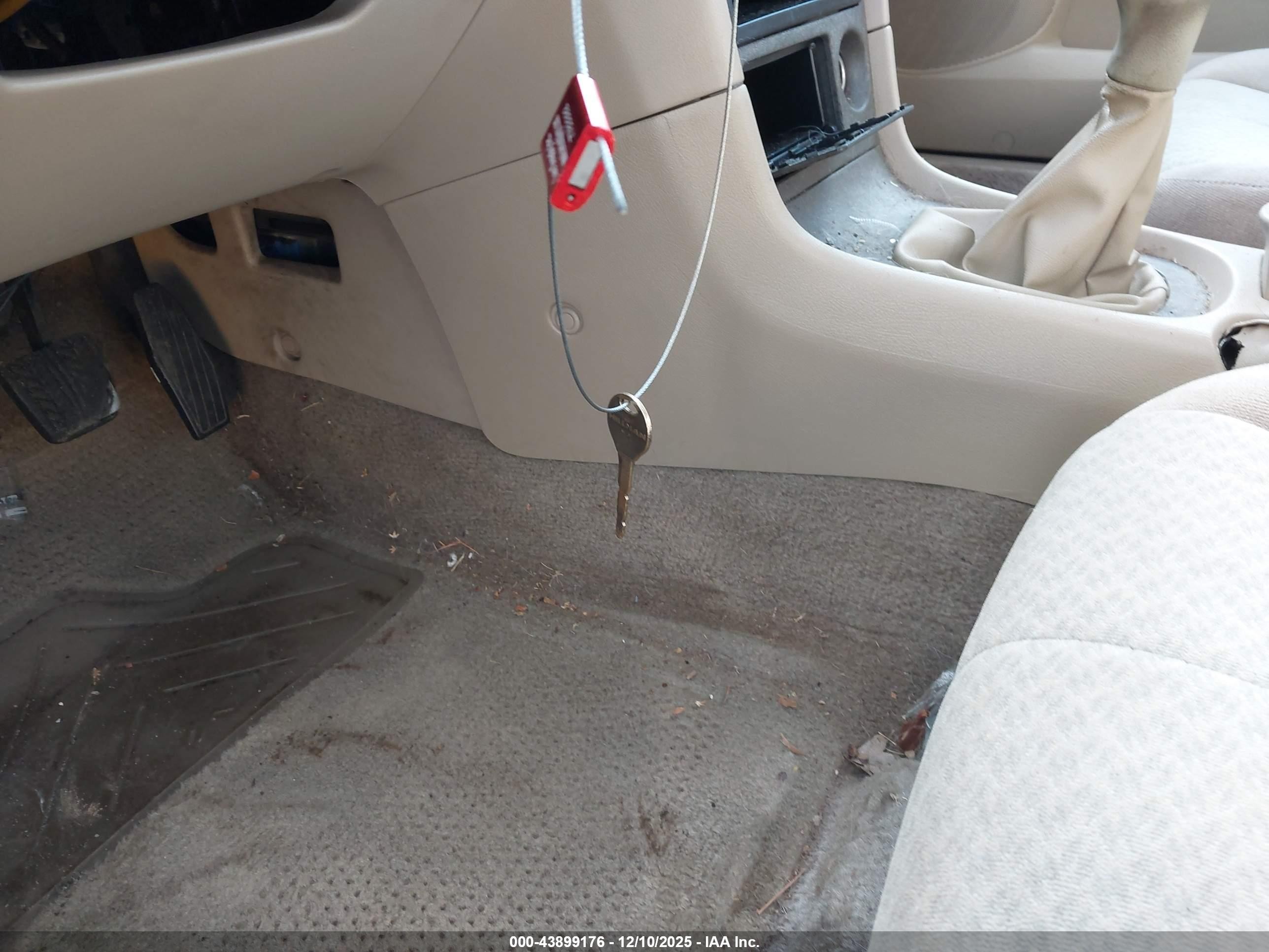 2001 Mazda 626 Es/lx White vin: 1YVGF22C015213836