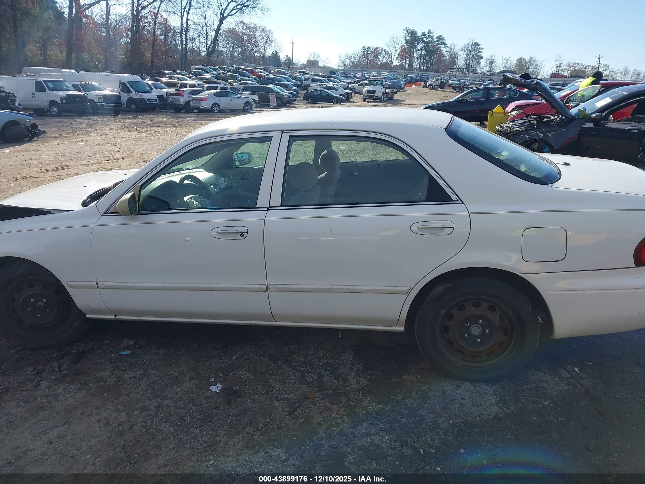 2001 Mazda 626 Es/lx White vin: 1YVGF22C015213836