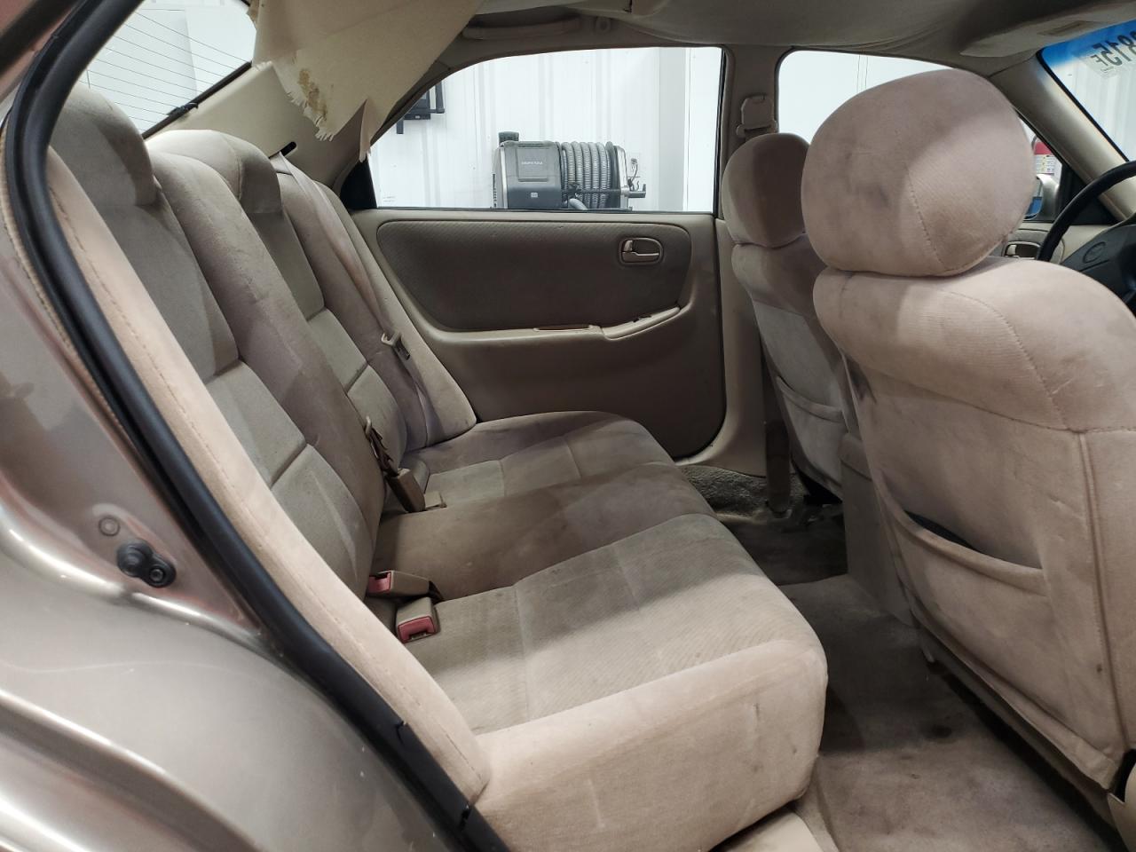1998 Mazda 626 Dx Gold vin: 1YVGF22C0W5769197