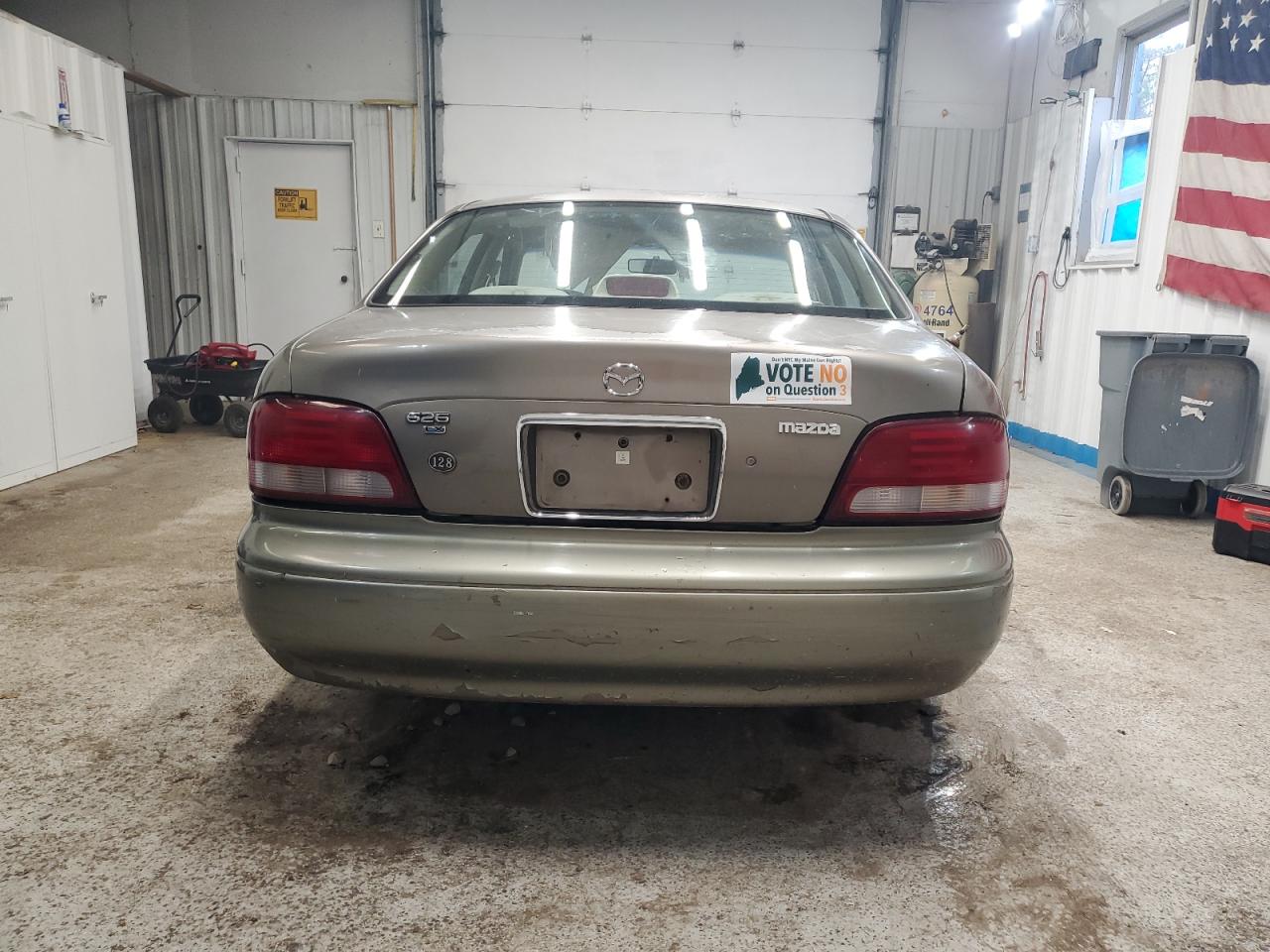 1998 Mazda 626 Dx Gold vin: 1YVGF22C0W5769197