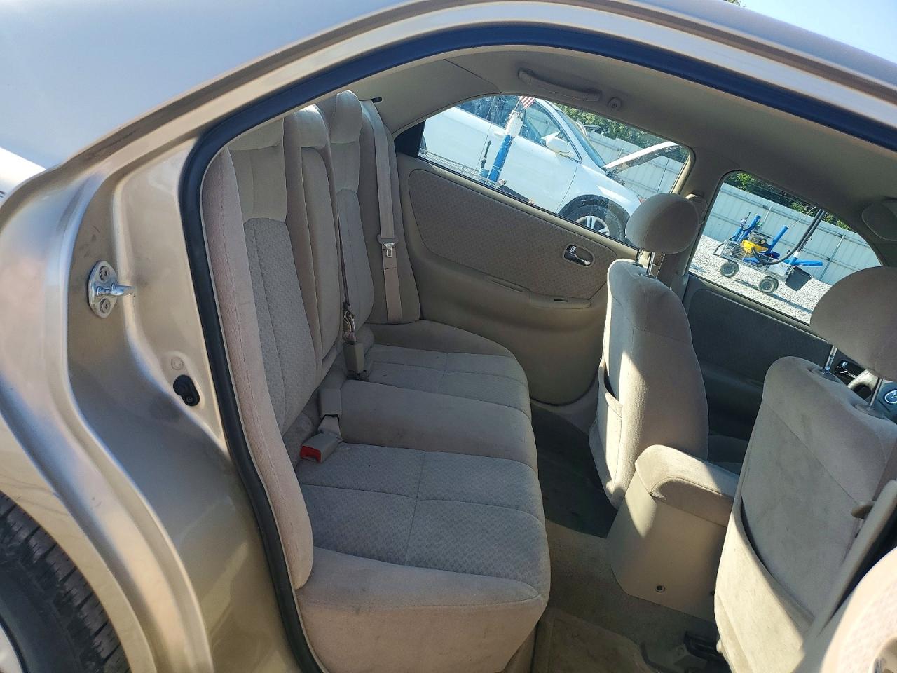 2001 Mazda 626 Es Tan vin: 1YVGF22C115221962