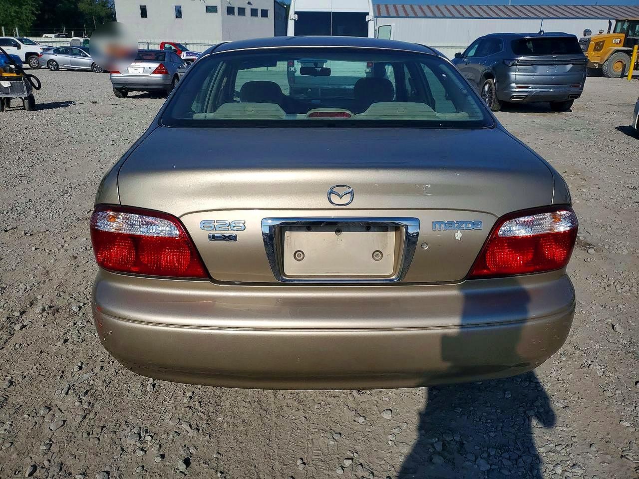 2001 Mazda 626 Es Tan vin: 1YVGF22C115221962
