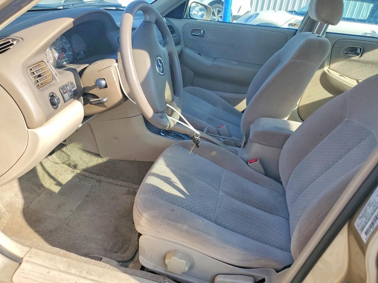 2001 Mazda 626 Es Tan vin: 1YVGF22C115221962
