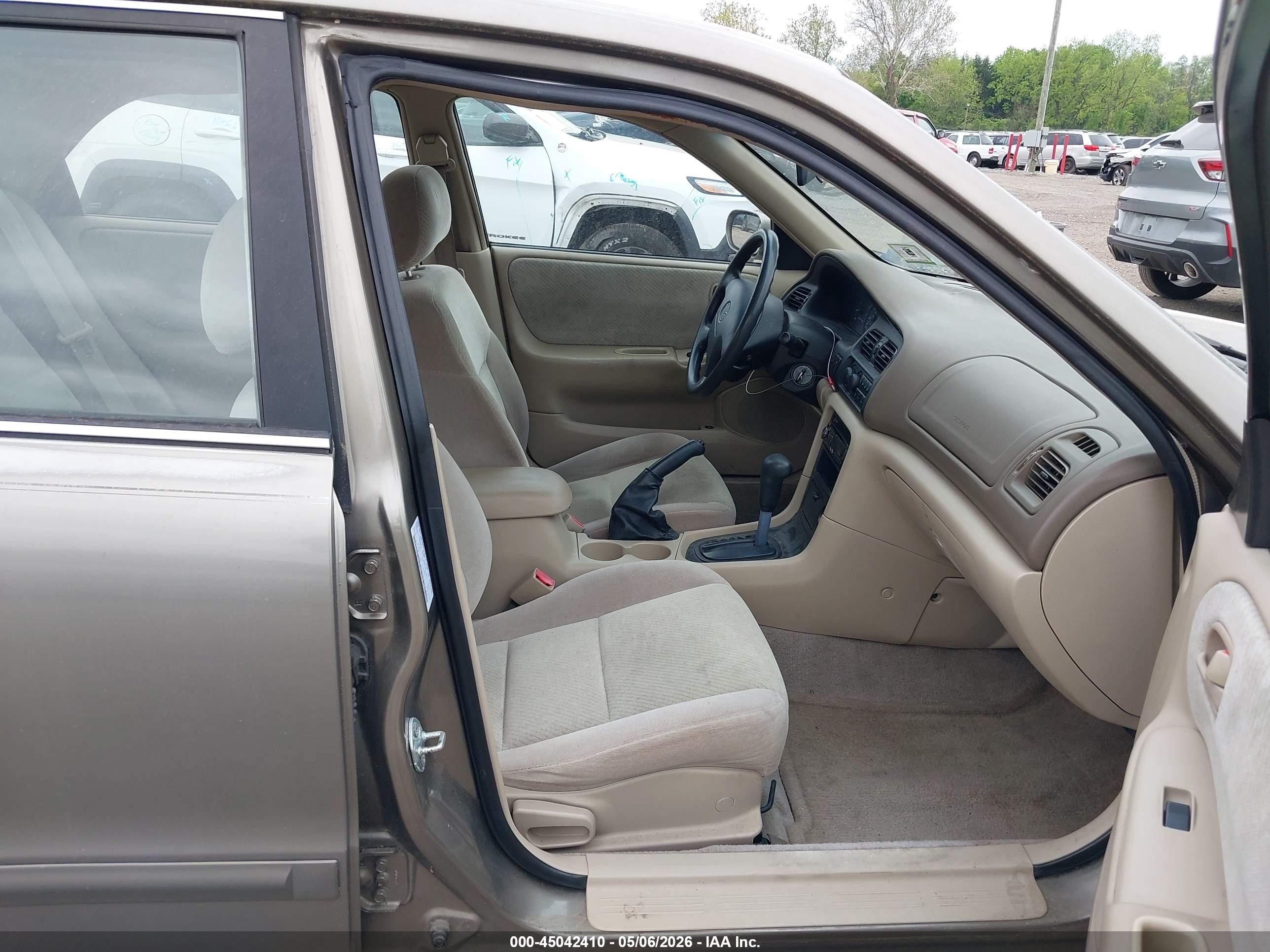 1998 Mazda 626 Dx/lx Champagne vin: 1YVGF22C1W5727458