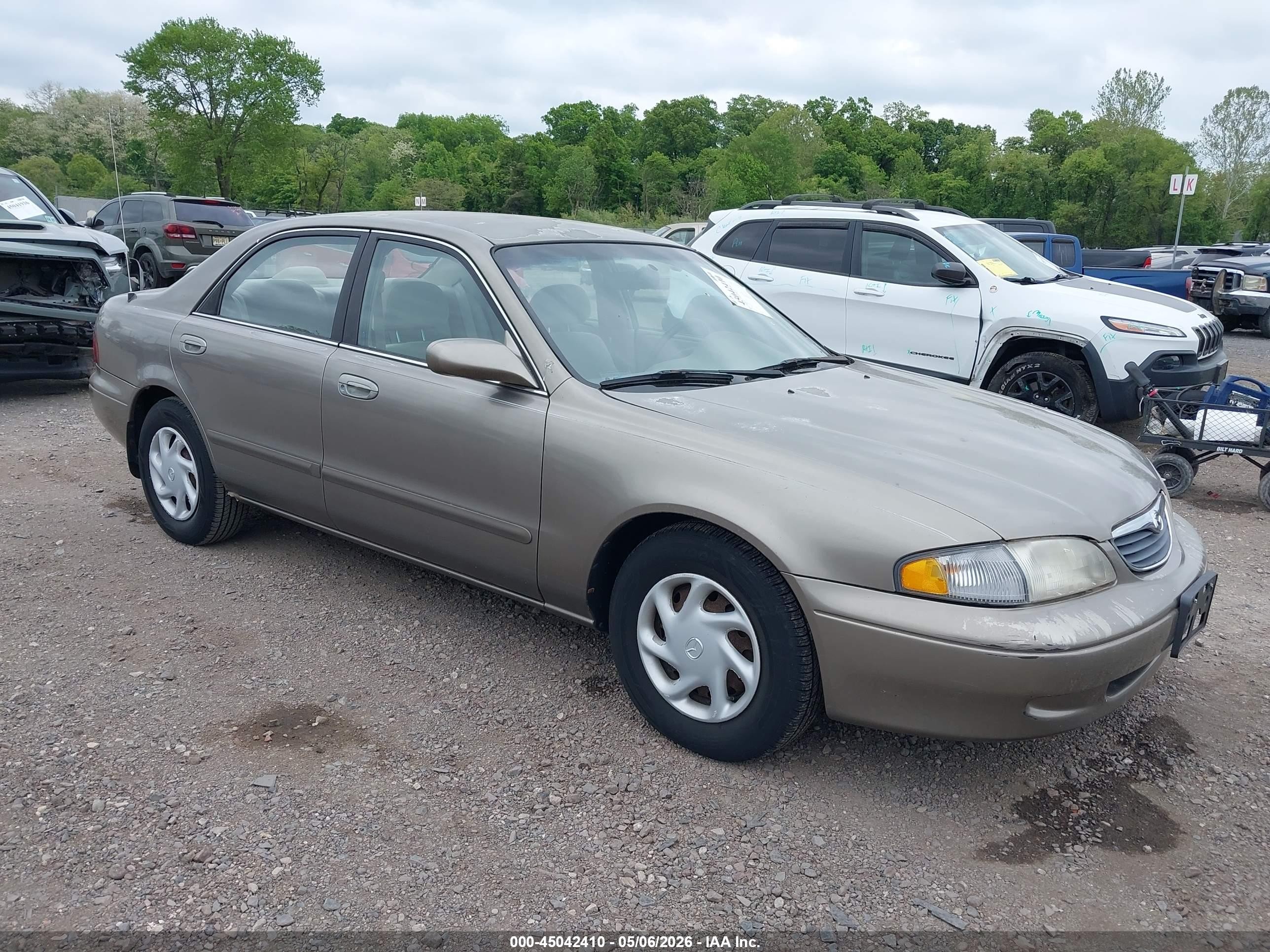 1998 Mazda 626 Dx/lx Champagne vin: 1YVGF22C1W5727458