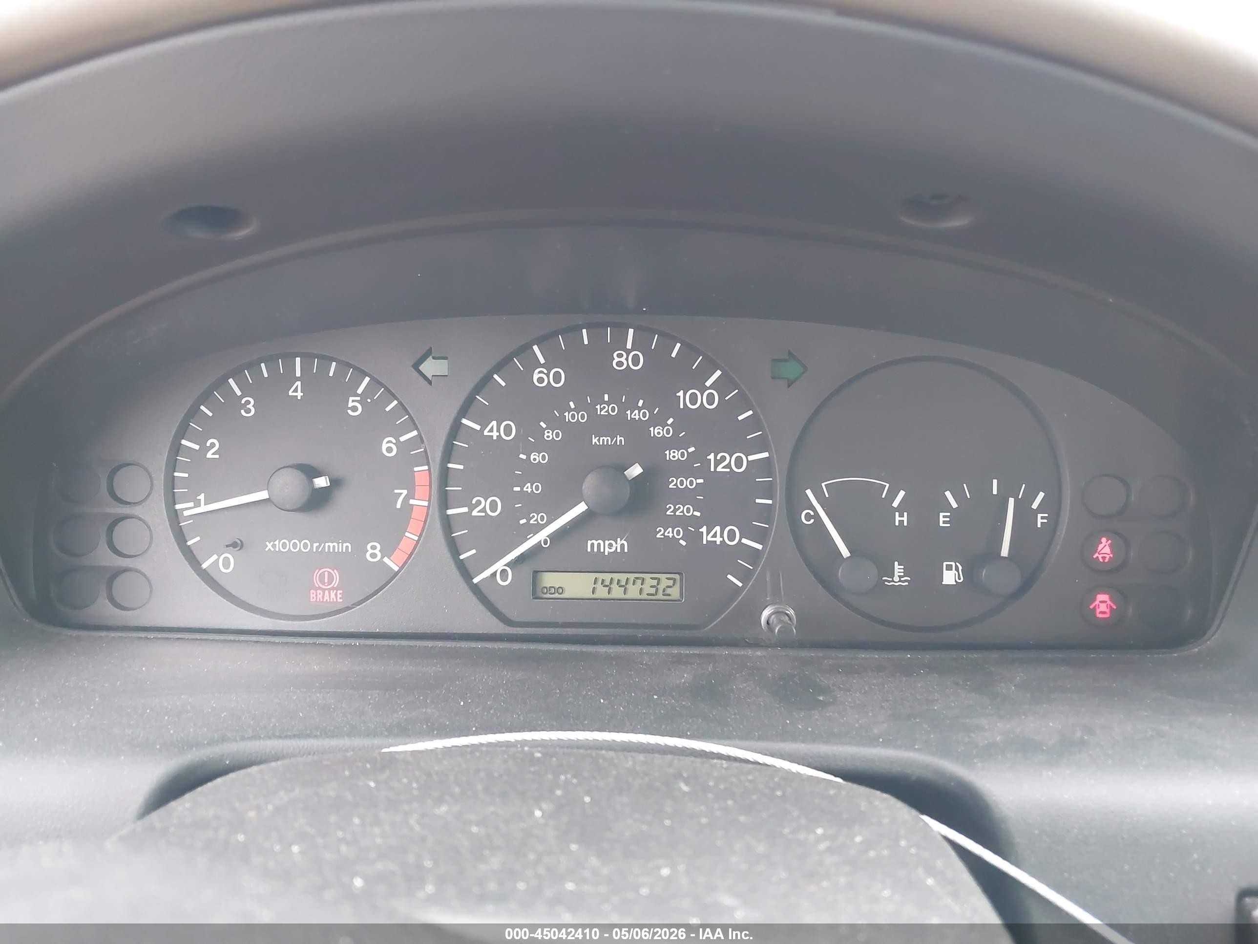 1998 Mazda 626 Dx/lx Champagne vin: 1YVGF22C1W5727458