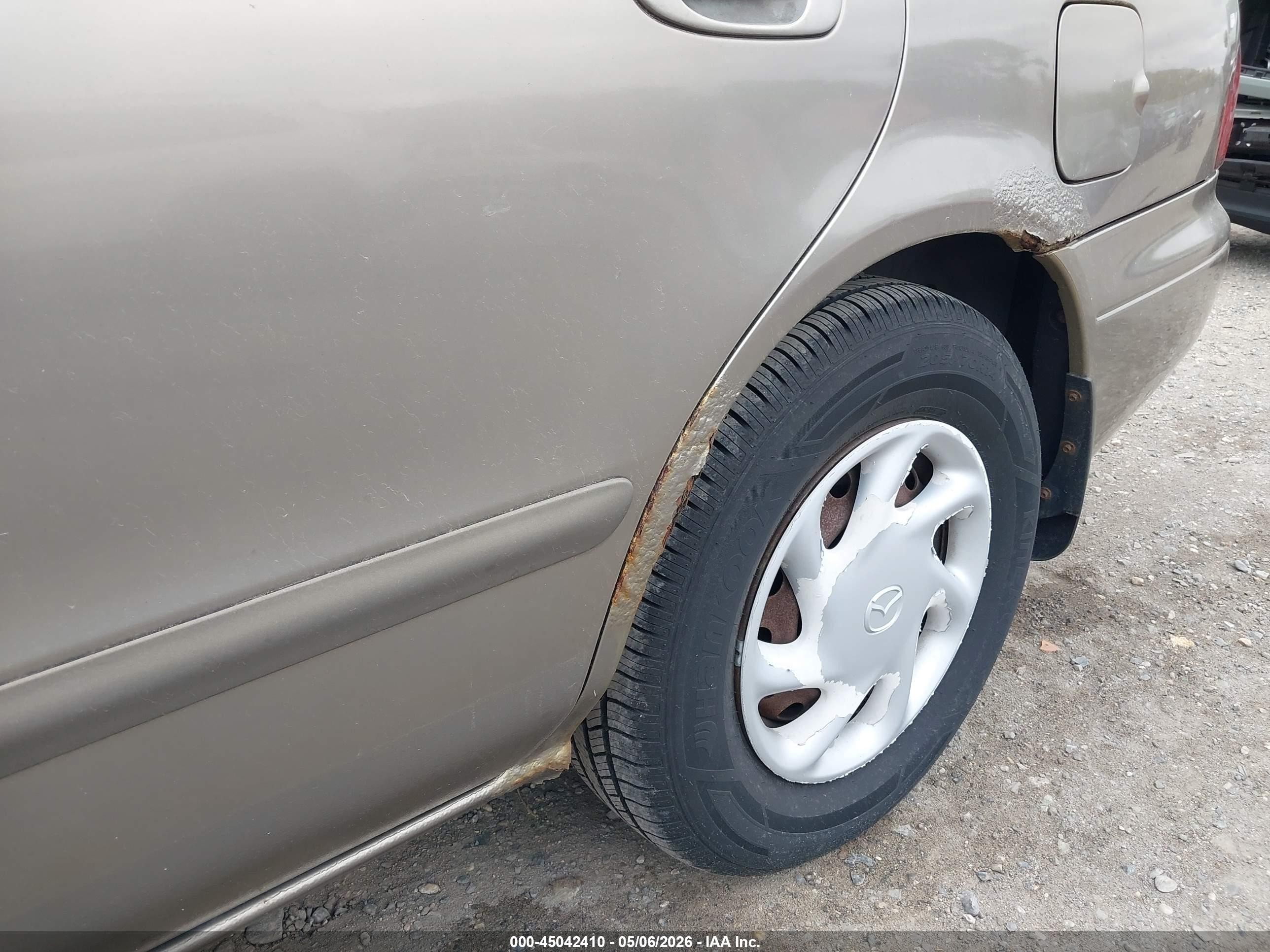 1998 Mazda 626 Dx/lx Champagne vin: 1YVGF22C1W5727458