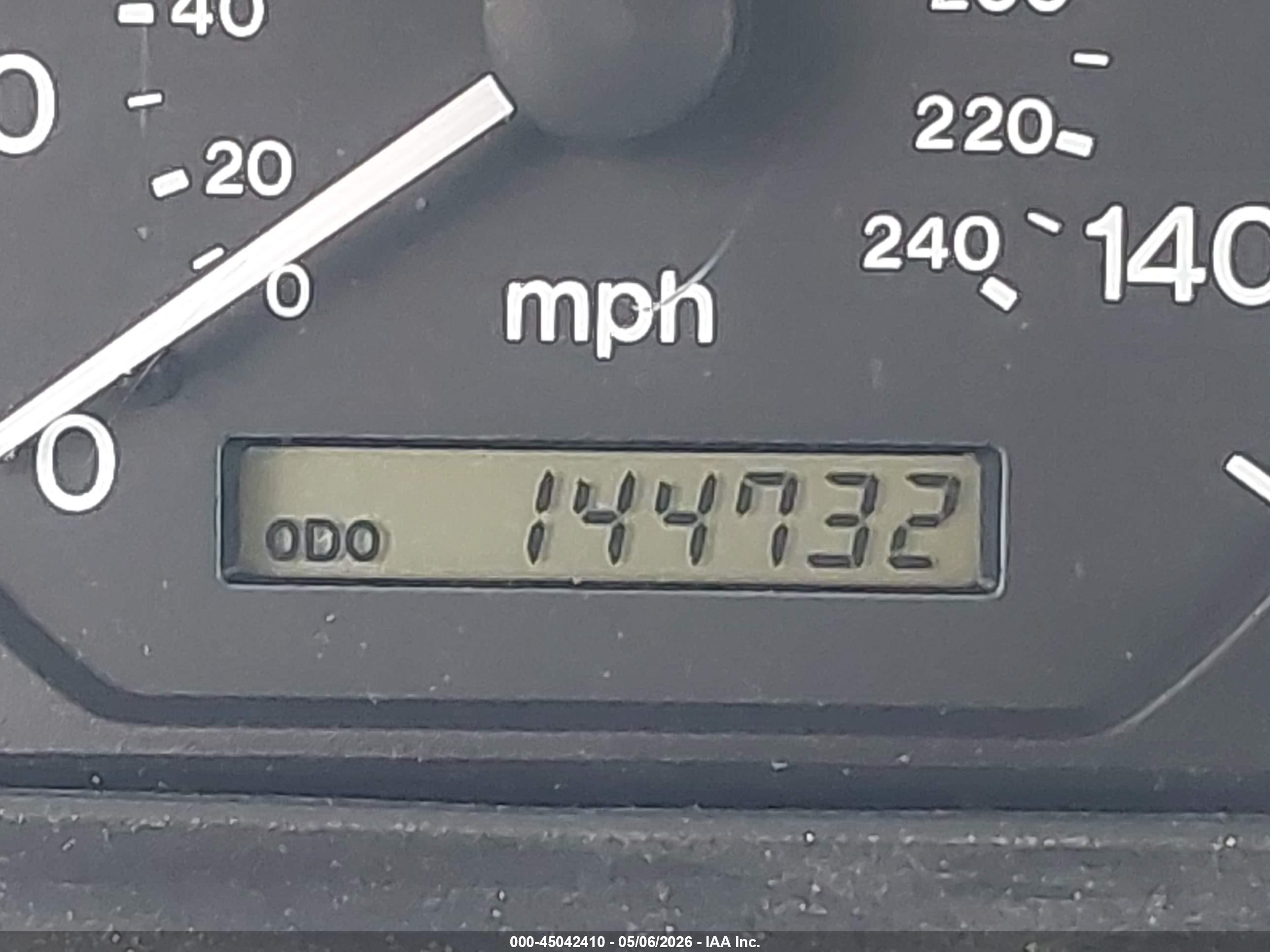 1998 Mazda 626 Dx/lx Champagne vin: 1YVGF22C1W5727458