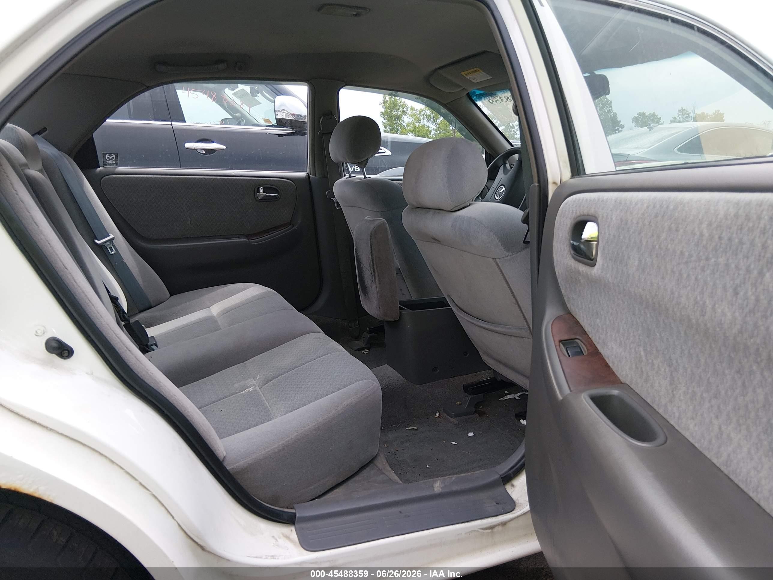2000 Mazda 626 Es/lx White vin: 1YVGF22C2Y5131861
