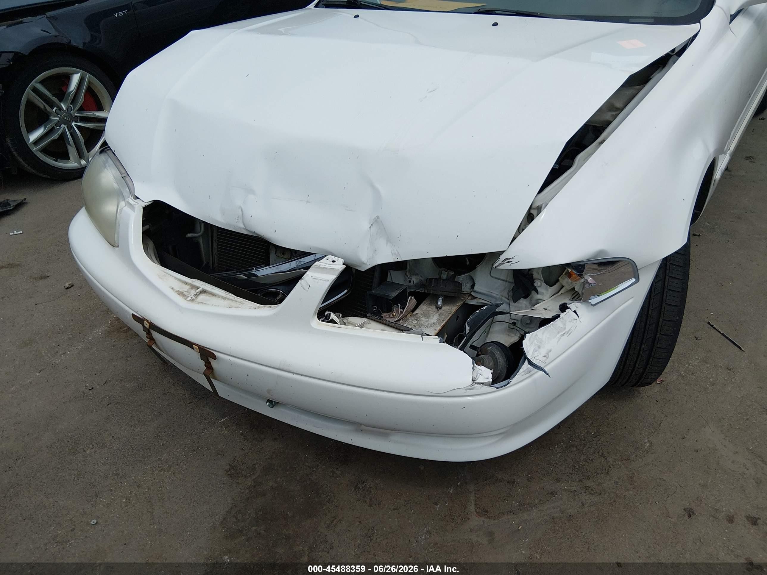2000 Mazda 626 Es/lx White vin: 1YVGF22C2Y5131861