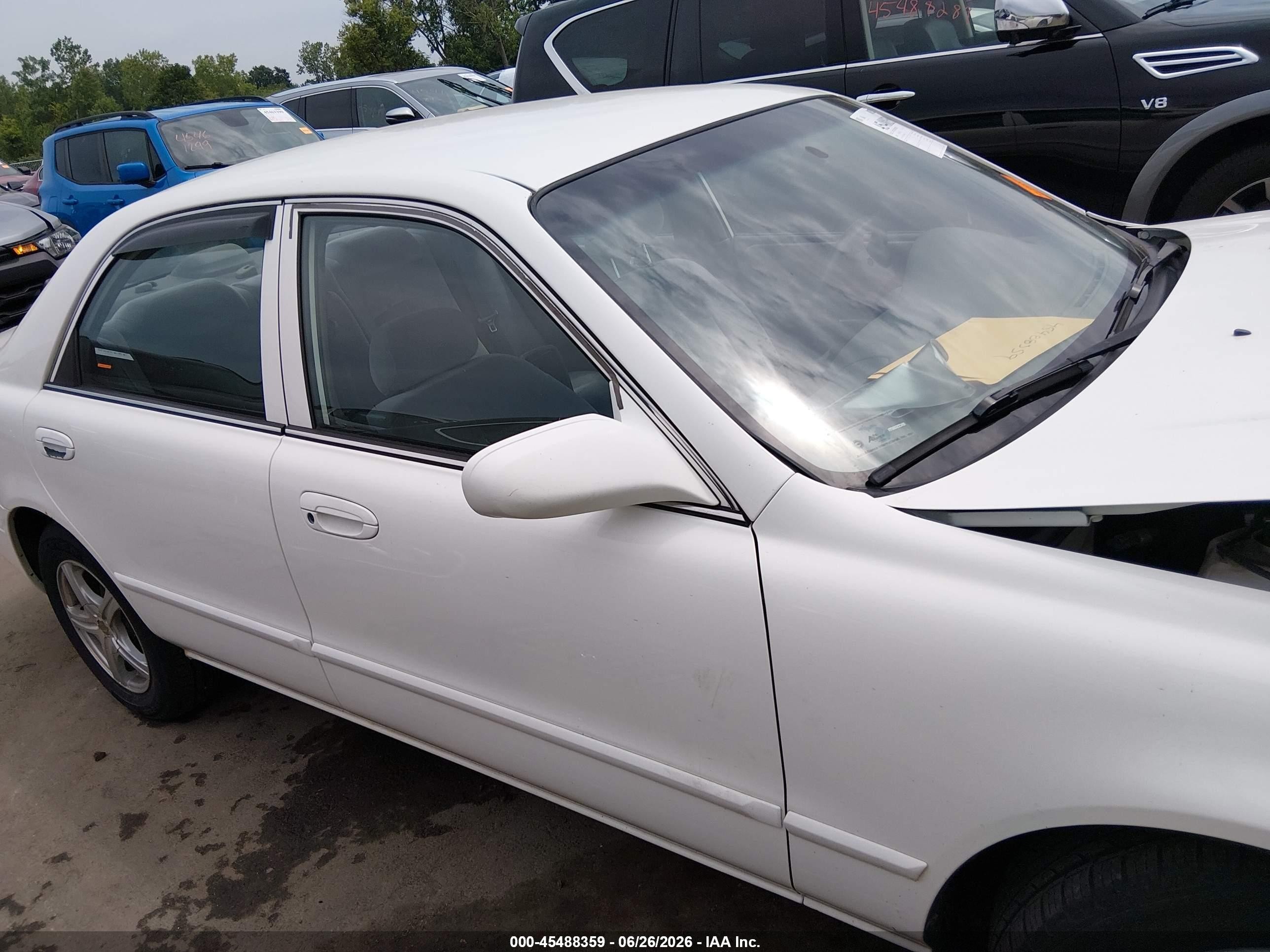 2000 Mazda 626 Es/lx White vin: 1YVGF22C2Y5131861