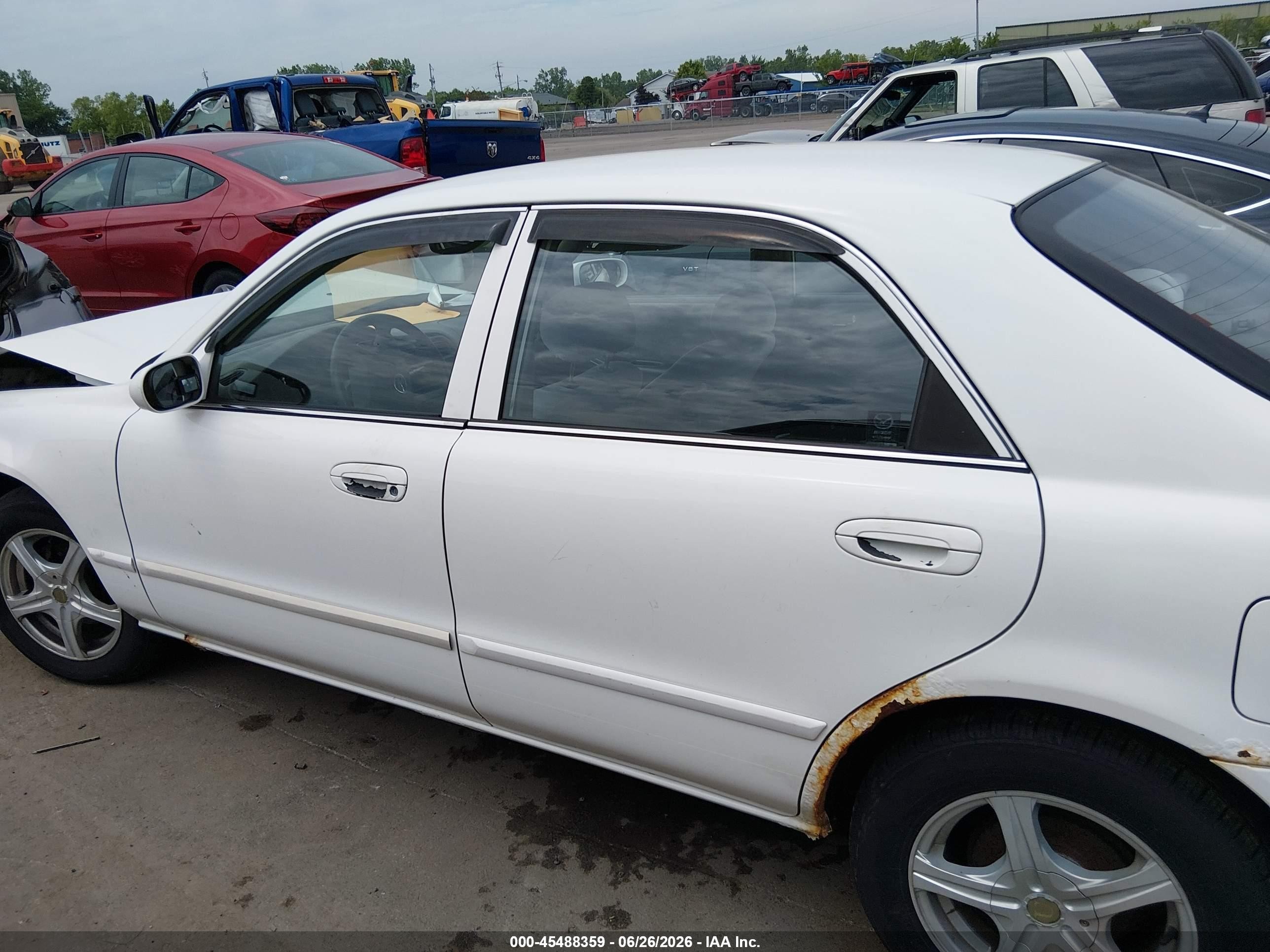 2000 Mazda 626 Es/lx White vin: 1YVGF22C2Y5131861