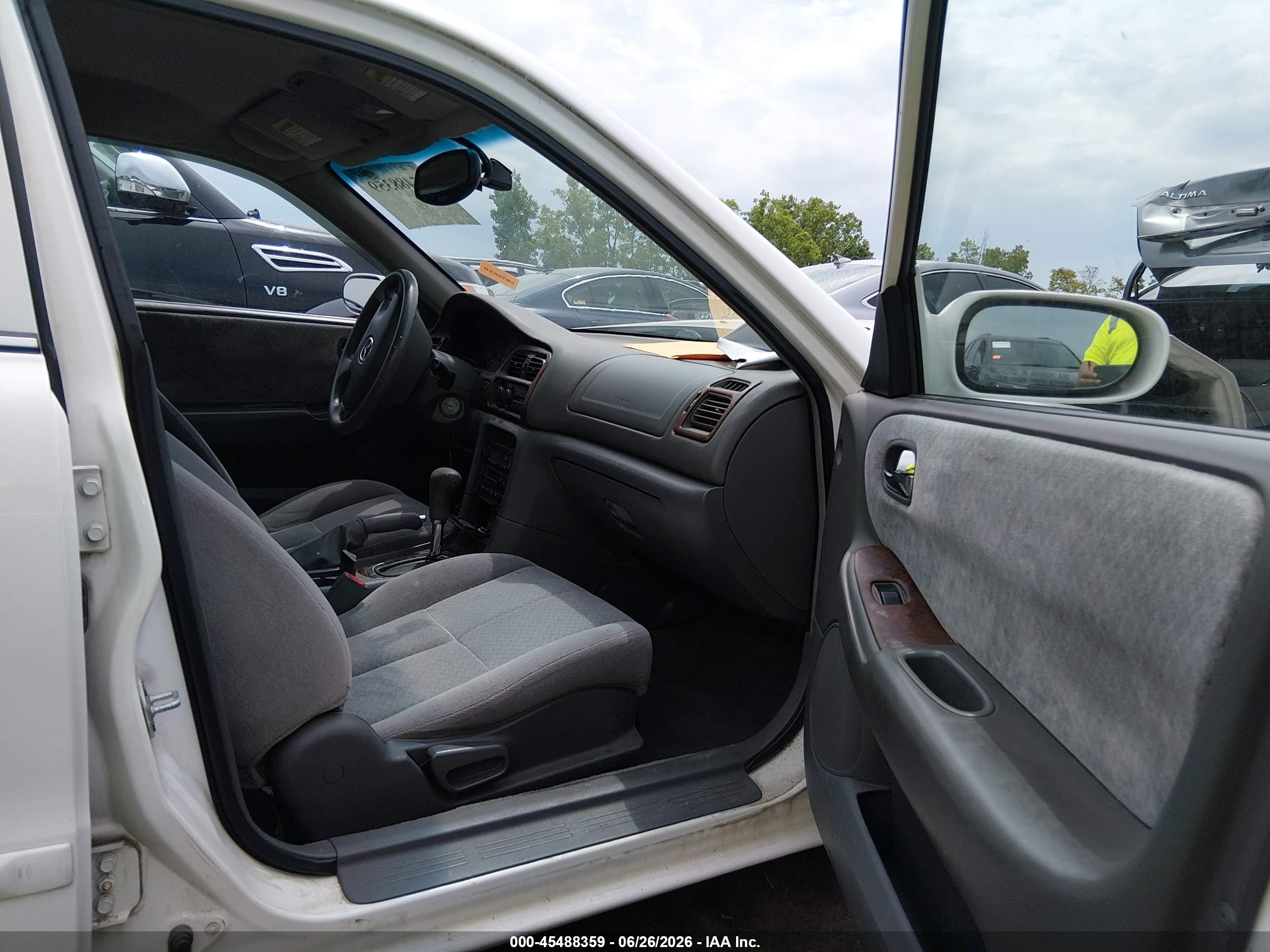 2000 Mazda 626 Es/lx White vin: 1YVGF22C2Y5131861