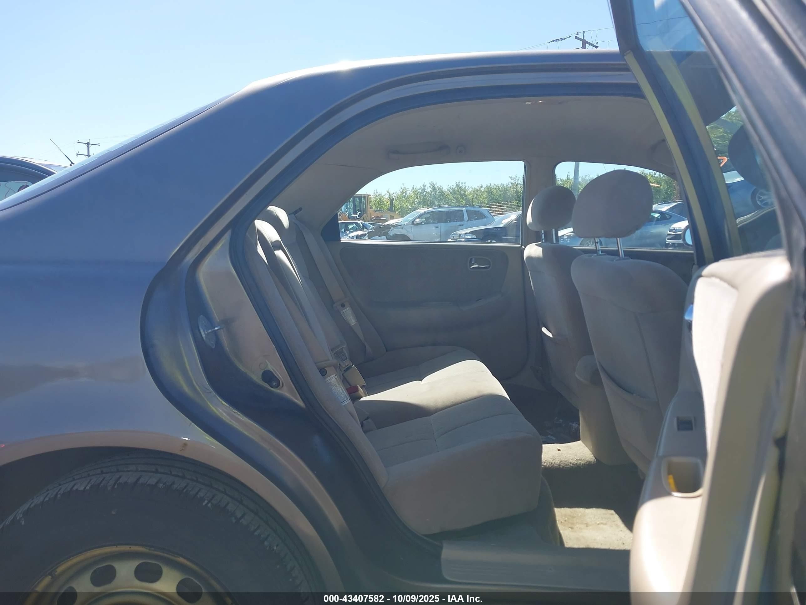 2001 Mazda 626 Es/lx Gold vin: 1YVGF22C315234647