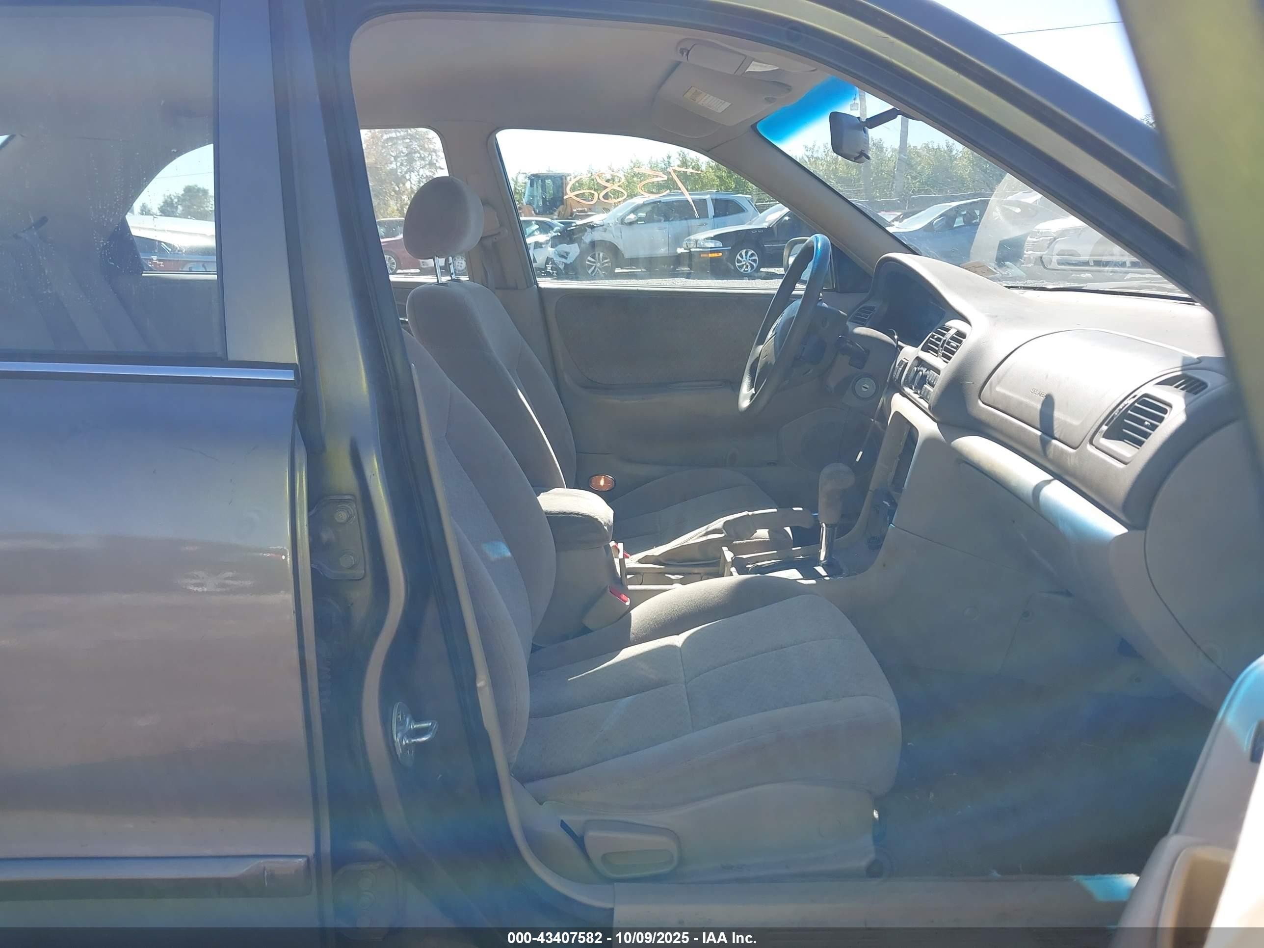 2001 Mazda 626 Es/lx Gold vin: 1YVGF22C315234647