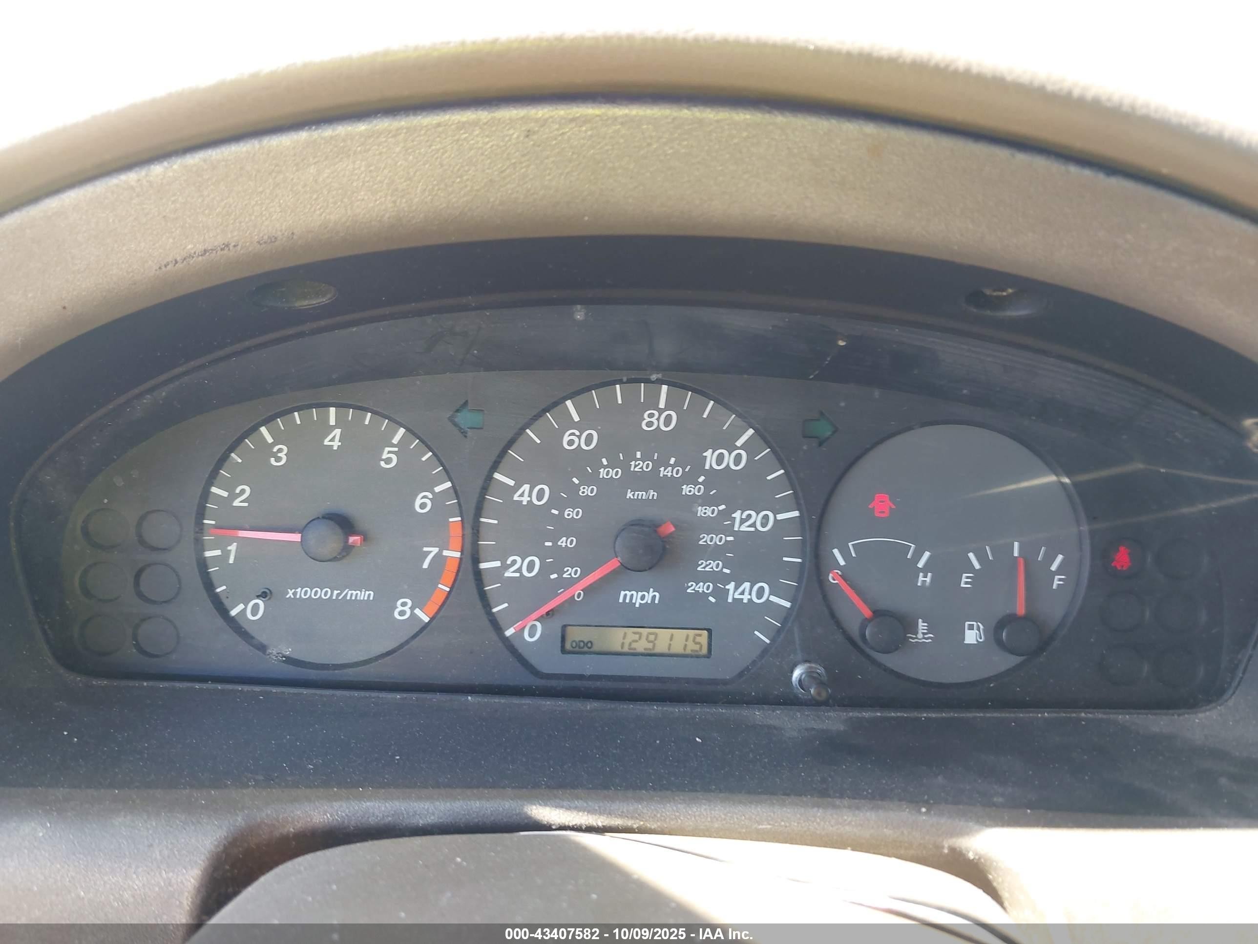 2001 Mazda 626 Es/lx Gold vin: 1YVGF22C315234647