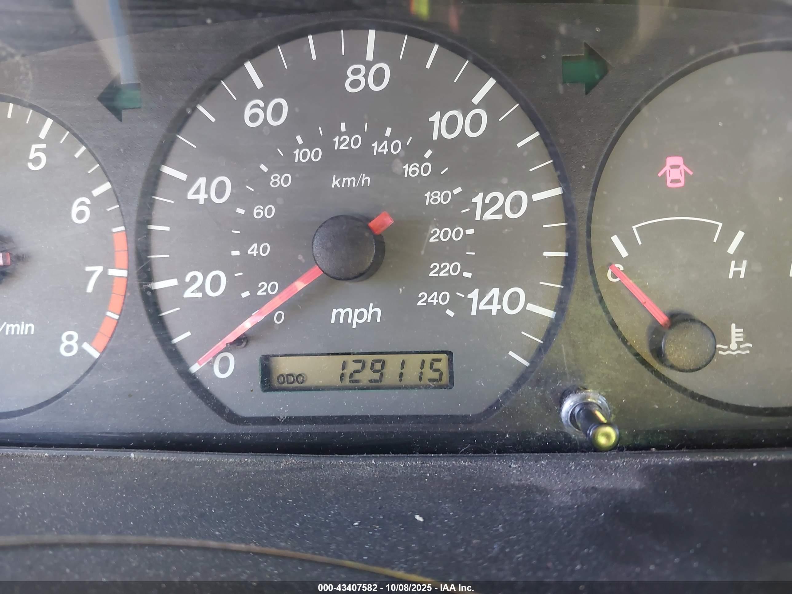 2001 Mazda 626 Es/lx Gold vin: 1YVGF22C315234647