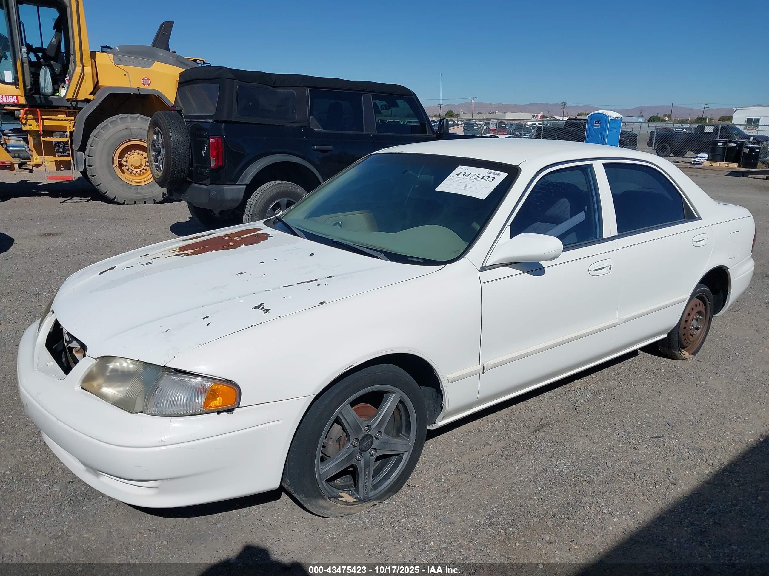2001 Mazda 626 Es/lx White vin: 1YVGF22C615210665