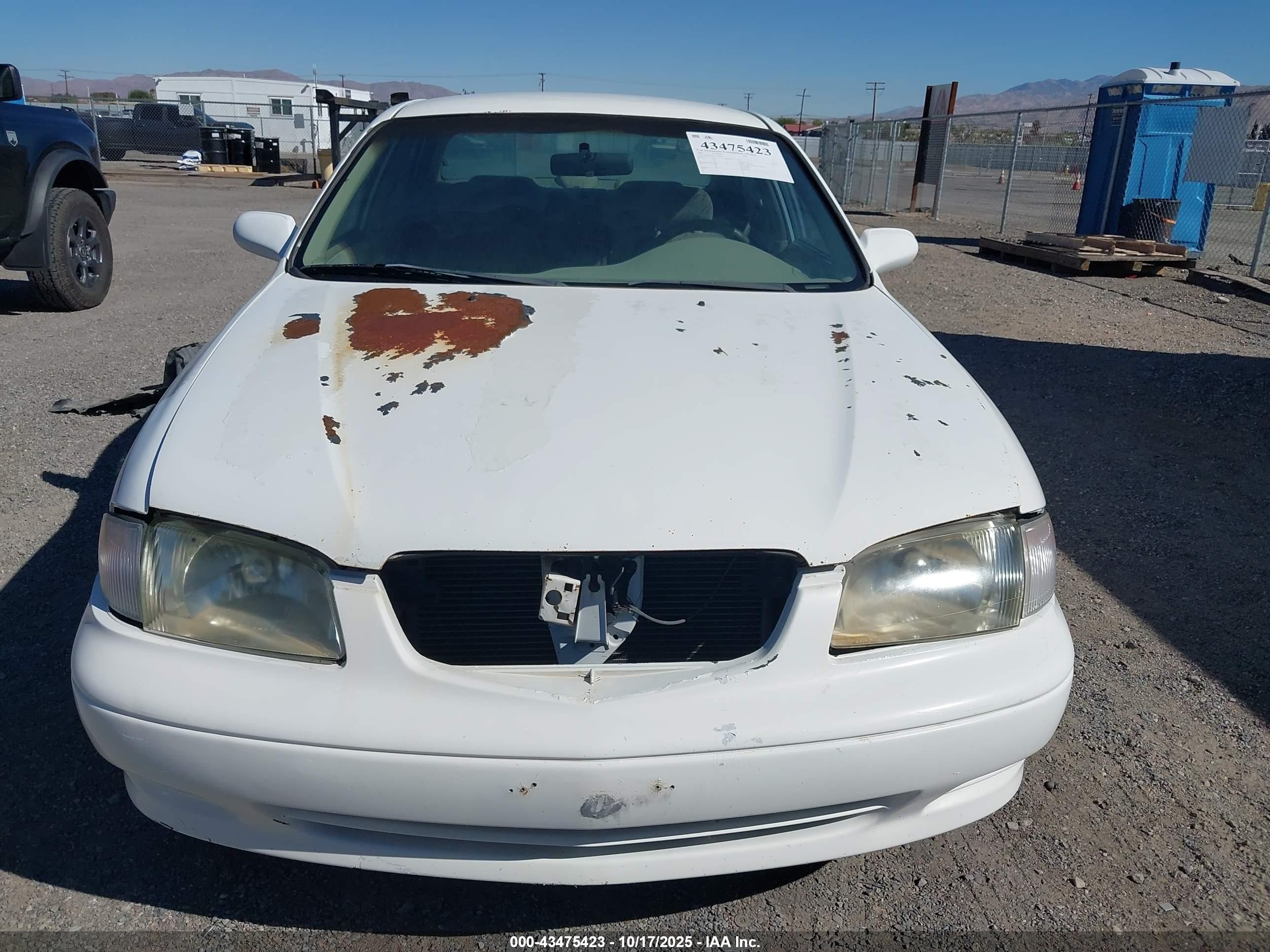 2001 Mazda 626 Es/lx White vin: 1YVGF22C615210665