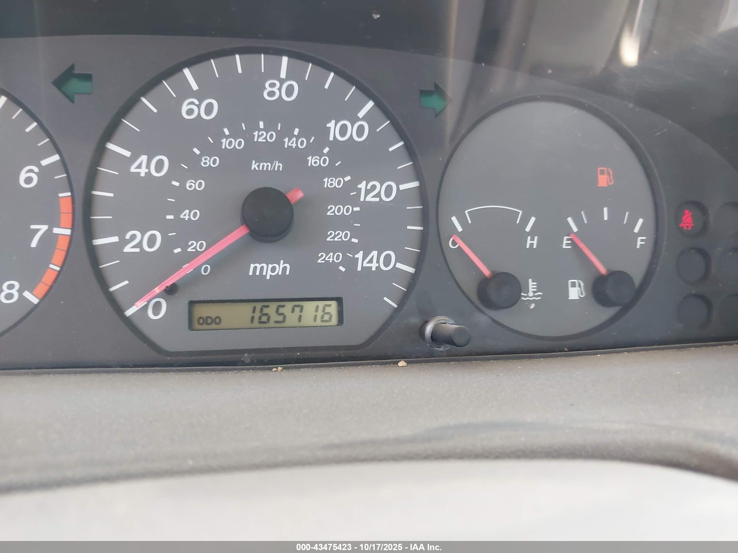 2001 Mazda 626 Es/lx White vin: 1YVGF22C615210665