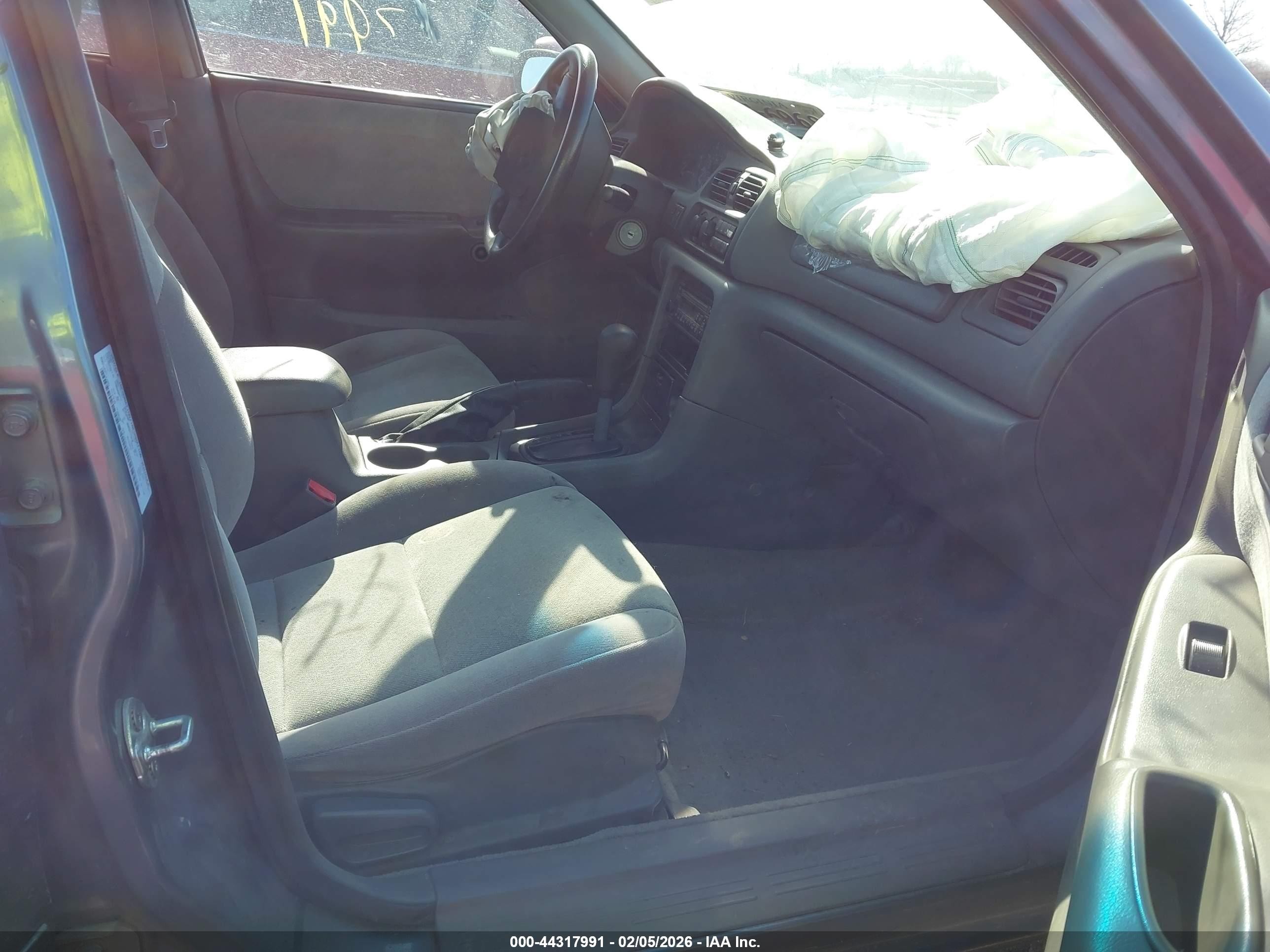 1998 Mazda 626 Dx/lx Blue vin: 1YVGF22C6W5698314