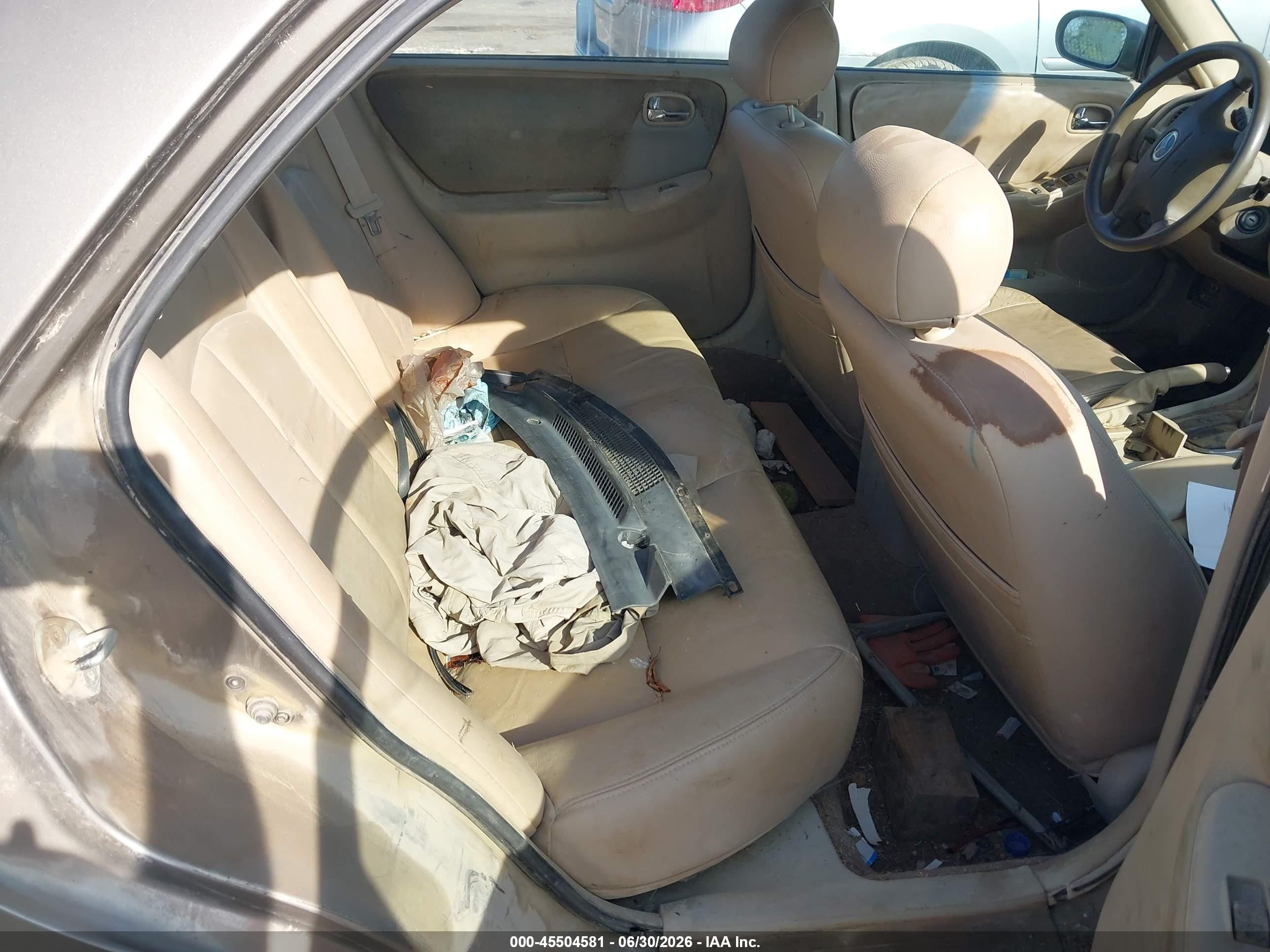 2001 Mazda 626 Es/lx Gold vin: 1YVGF22C715243187