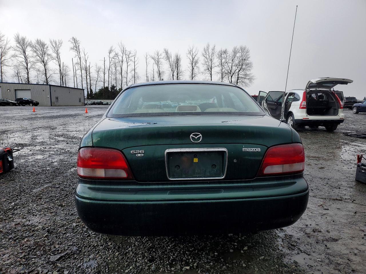 1998 Mazda 626 Dx Green vin: 1YVGF22C8W5752888