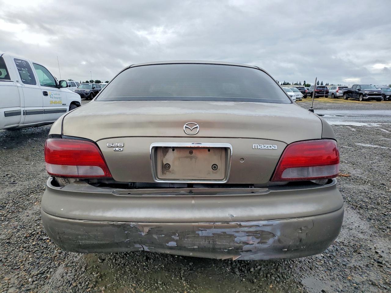 1999 Mazda 626 Es Tan vin: 1YVGF22C9X5880008
