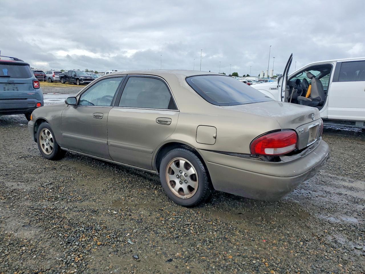 1999 Mazda 626 Es Tan vin: 1YVGF22C9X5880008