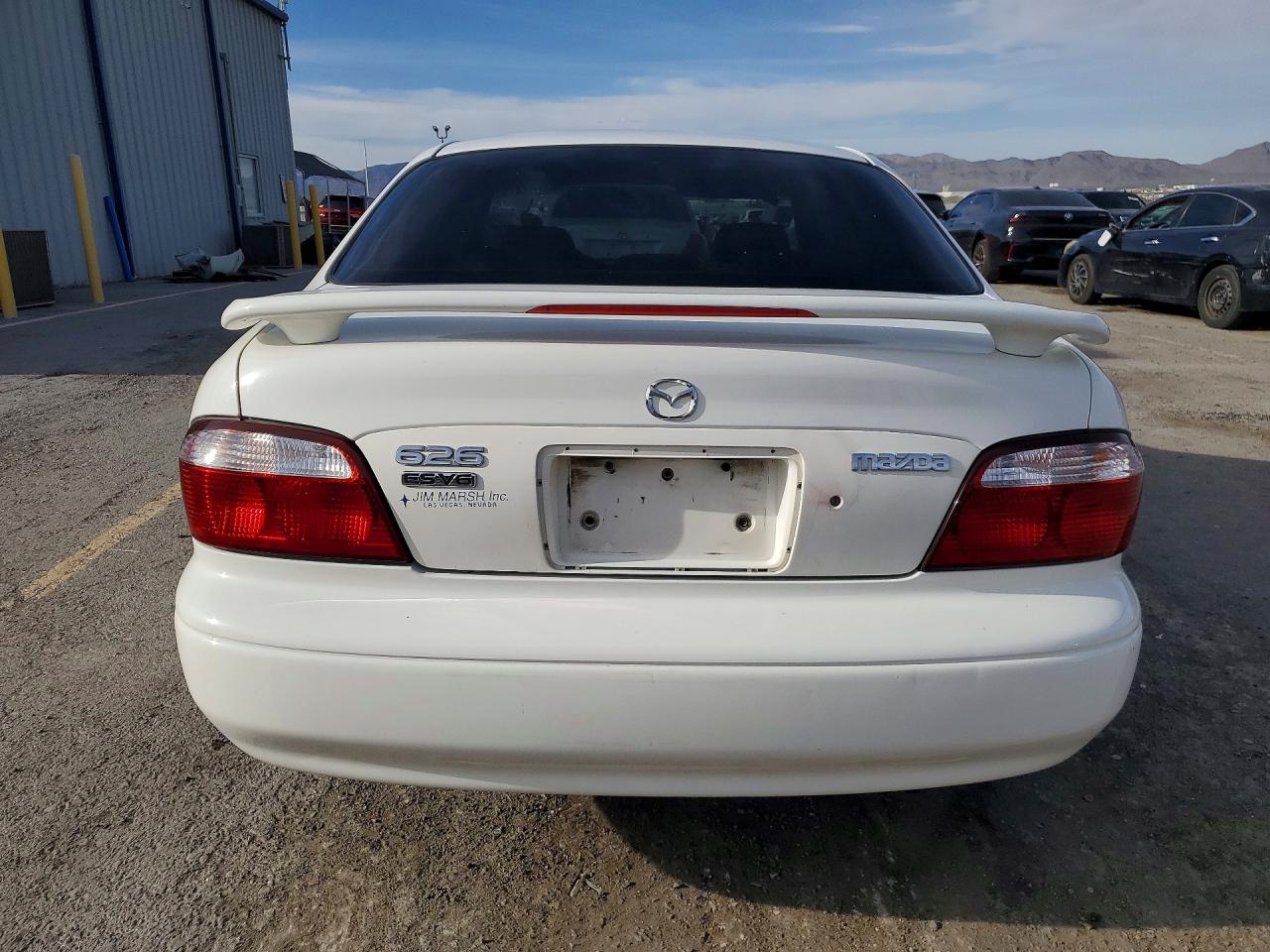 2001 Mazda 626 Es White vin: 1YVGF22D115204572