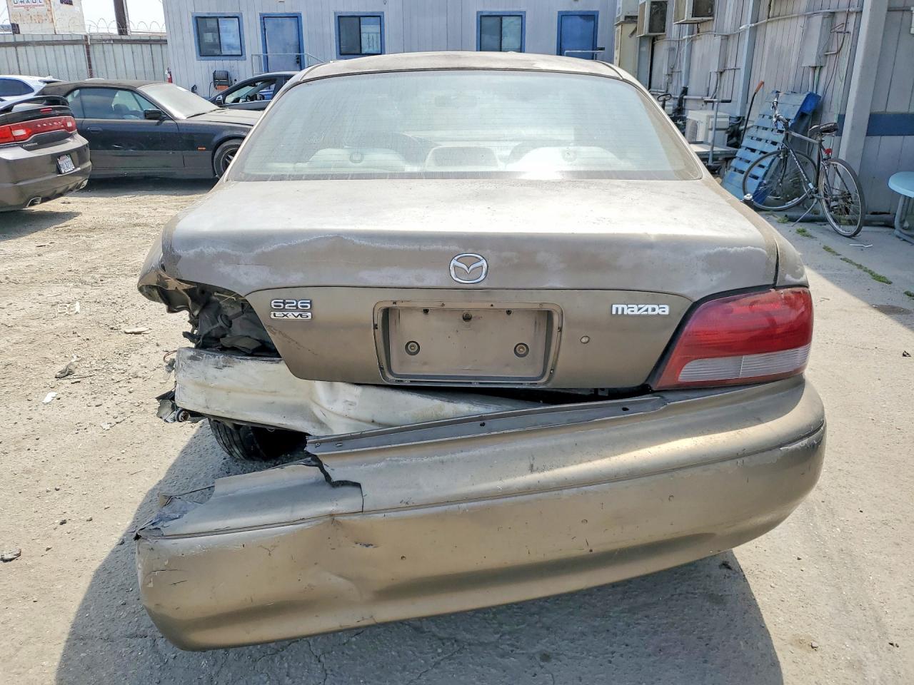 1999 Mazda 626 Es Золотой vin: 1YVGF22D3X5822551