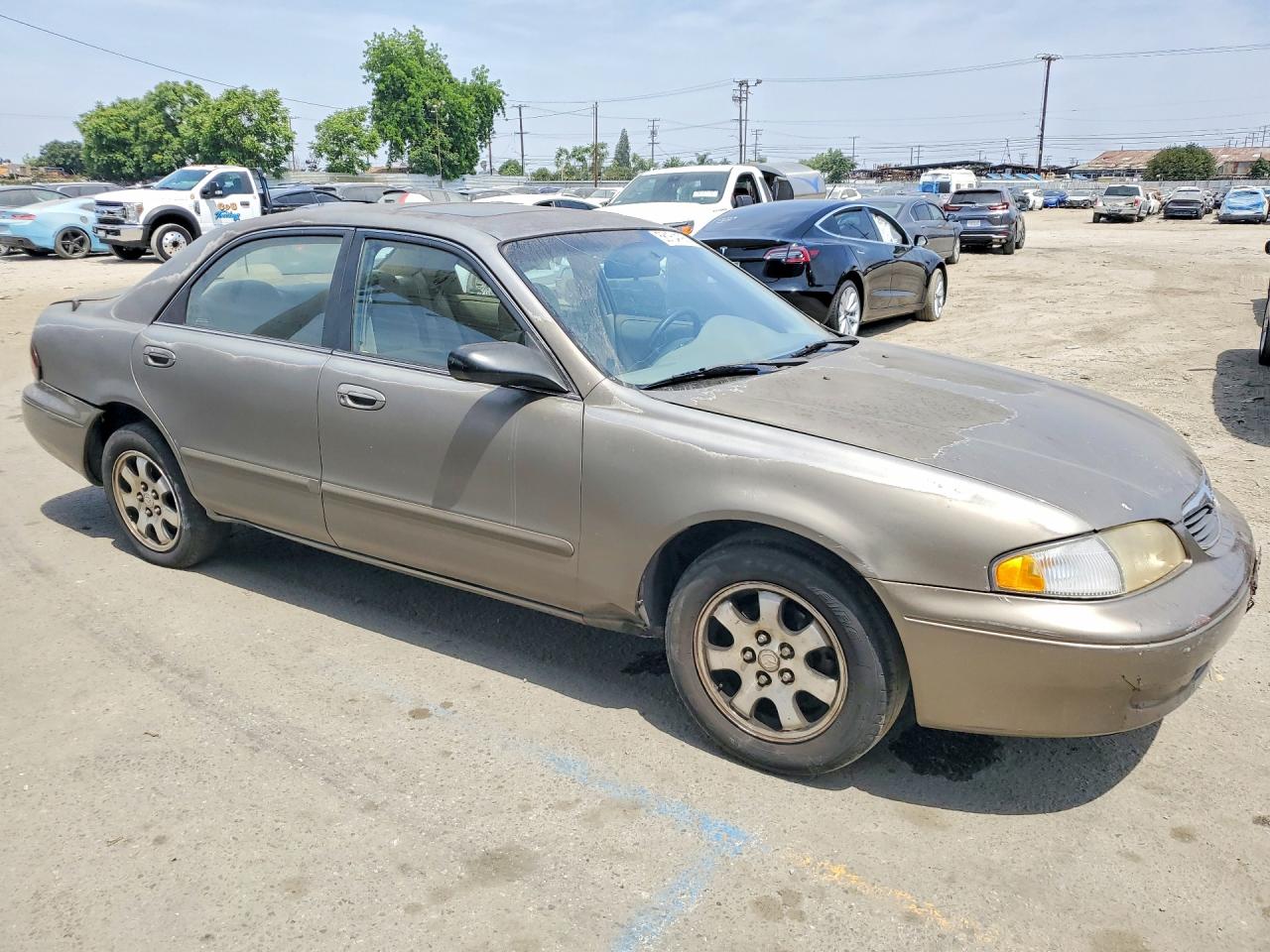 1999 Mazda 626 Es Золотой vin: 1YVGF22D3X5822551