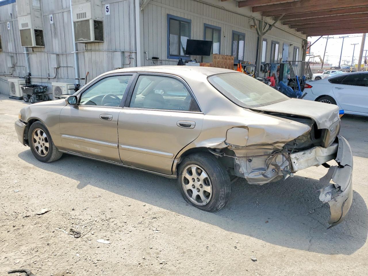1999 Mazda 626 Es Золотой vin: 1YVGF22D3X5822551