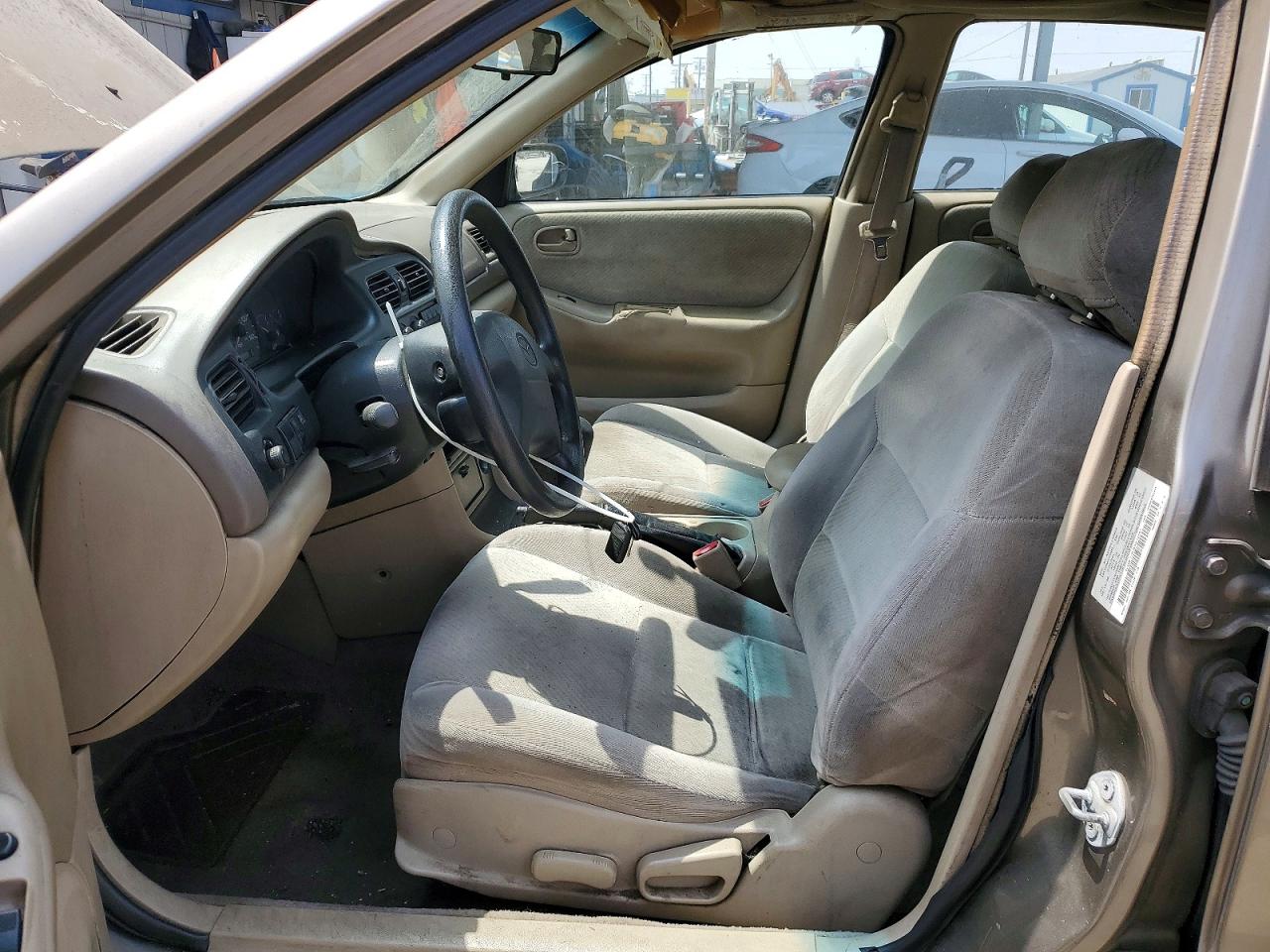 1999 Mazda 626 Es Золотой vin: 1YVGF22D3X5822551
