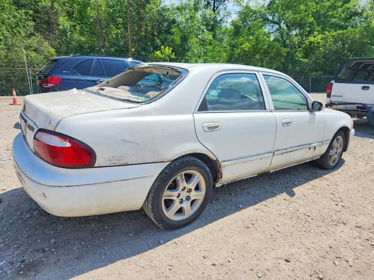 2001 Mazda 626 Es White vin: 1YVGF22D815203452