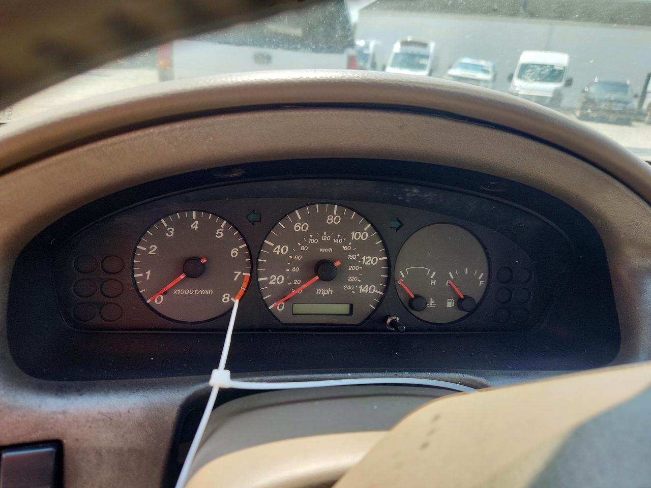2001 Mazda 626 Es White vin: 1YVGF22D815203452