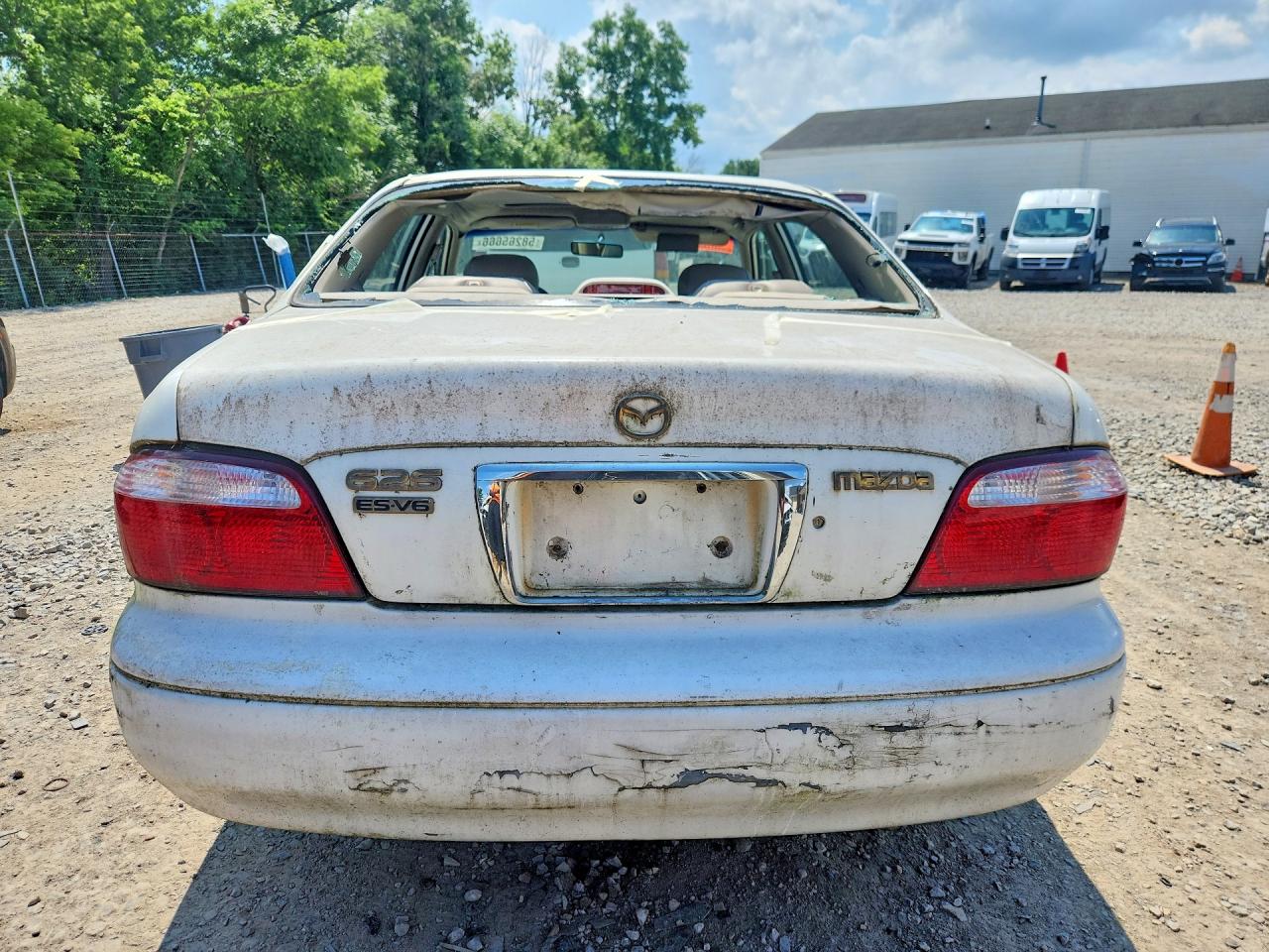 2001 Mazda 626 Es White vin: 1YVGF22D815203452