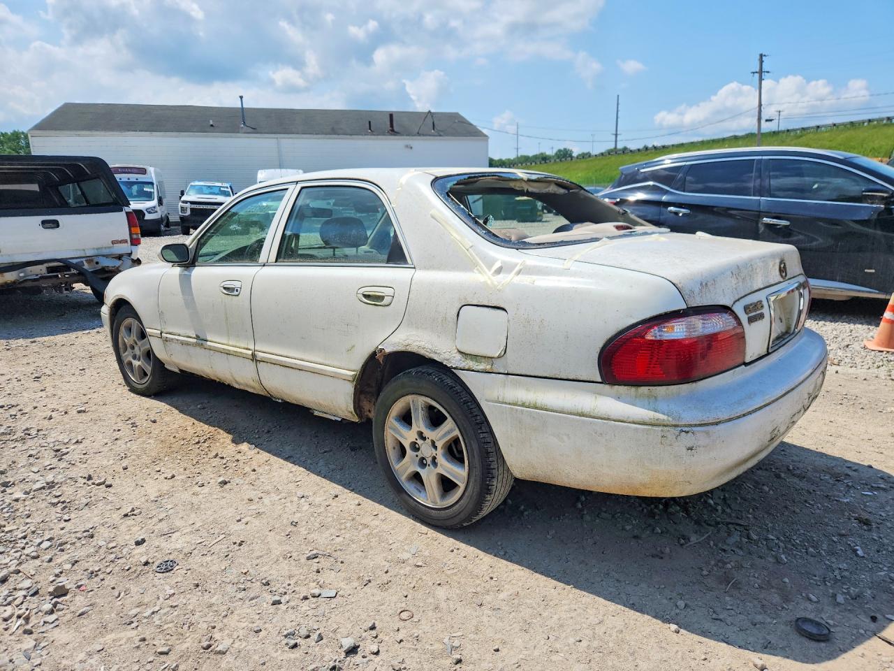 2001 Mazda 626 Es White vin: 1YVGF22D815203452
