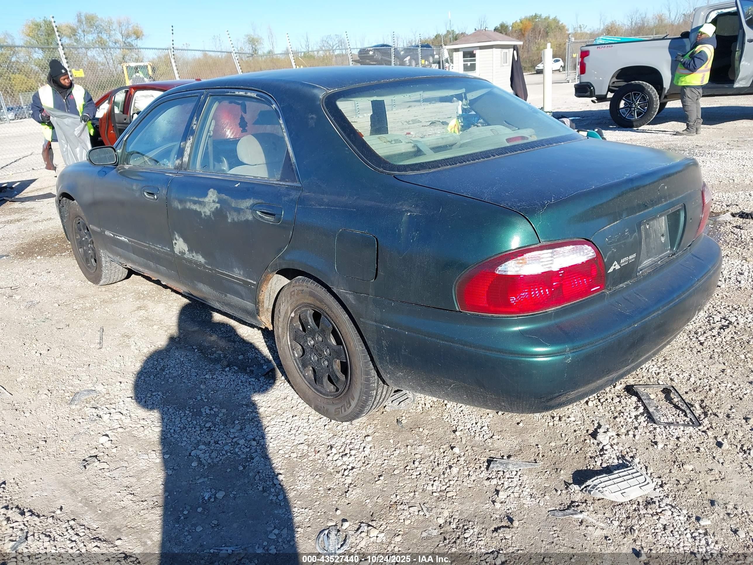 2001 Mazda 626 Es/lx Зеленый vin: 1YVGF22E815218154