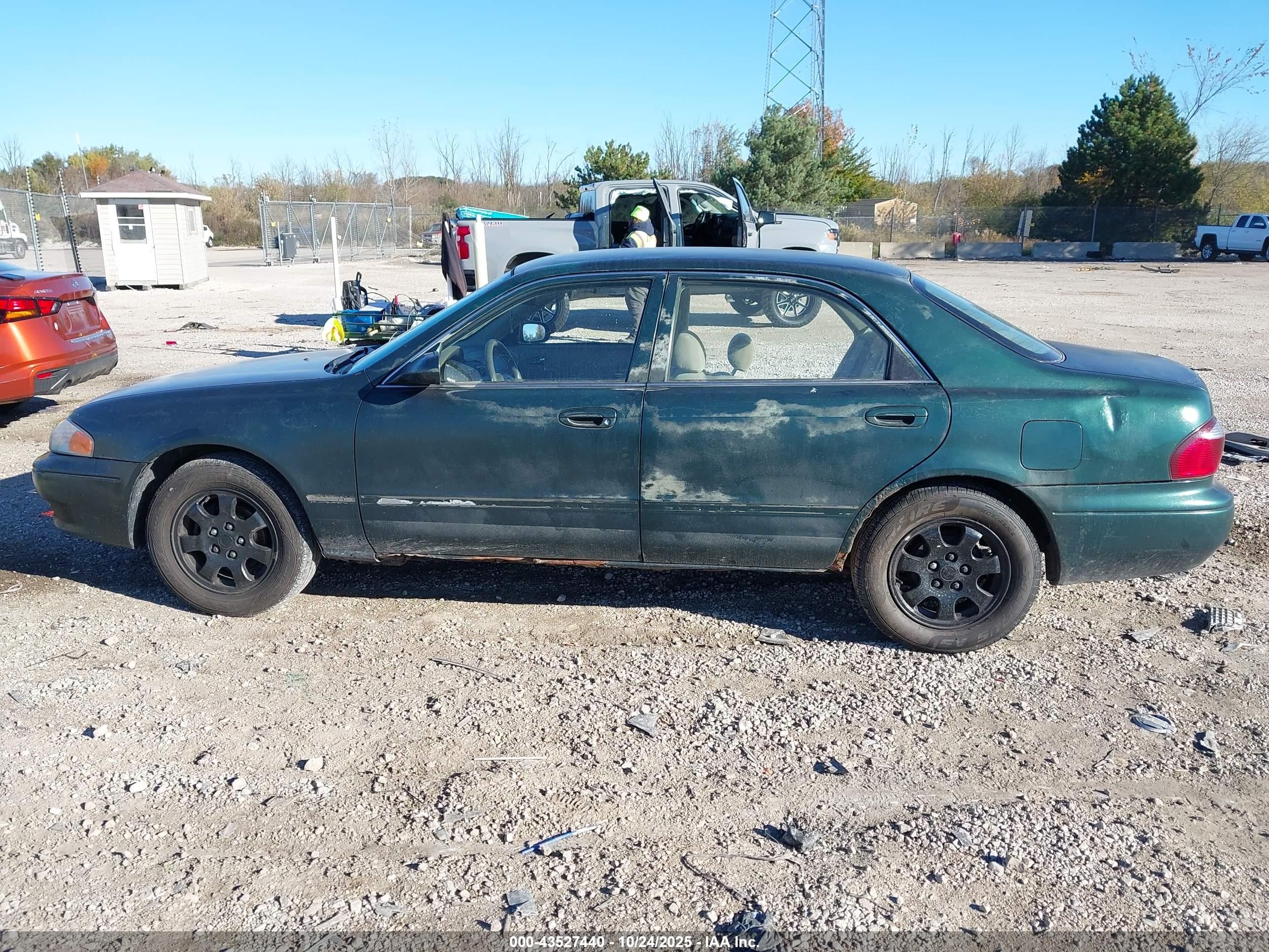 2001 Mazda 626 Es/lx Зеленый vin: 1YVGF22E815218154