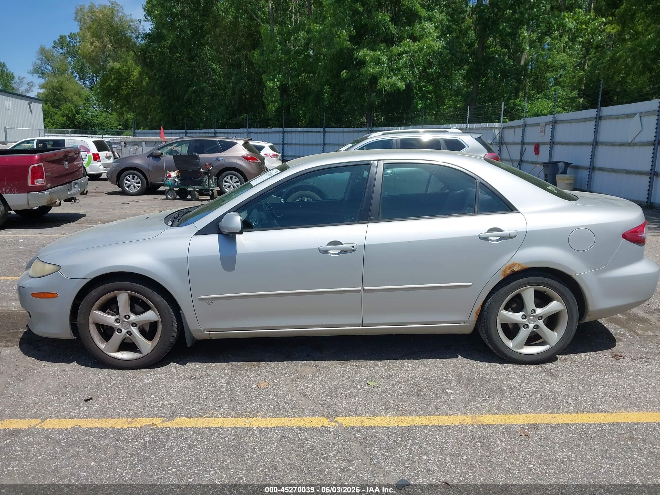2004 Mazda Mazda6   Silver vin: 1YVHP800745N01390