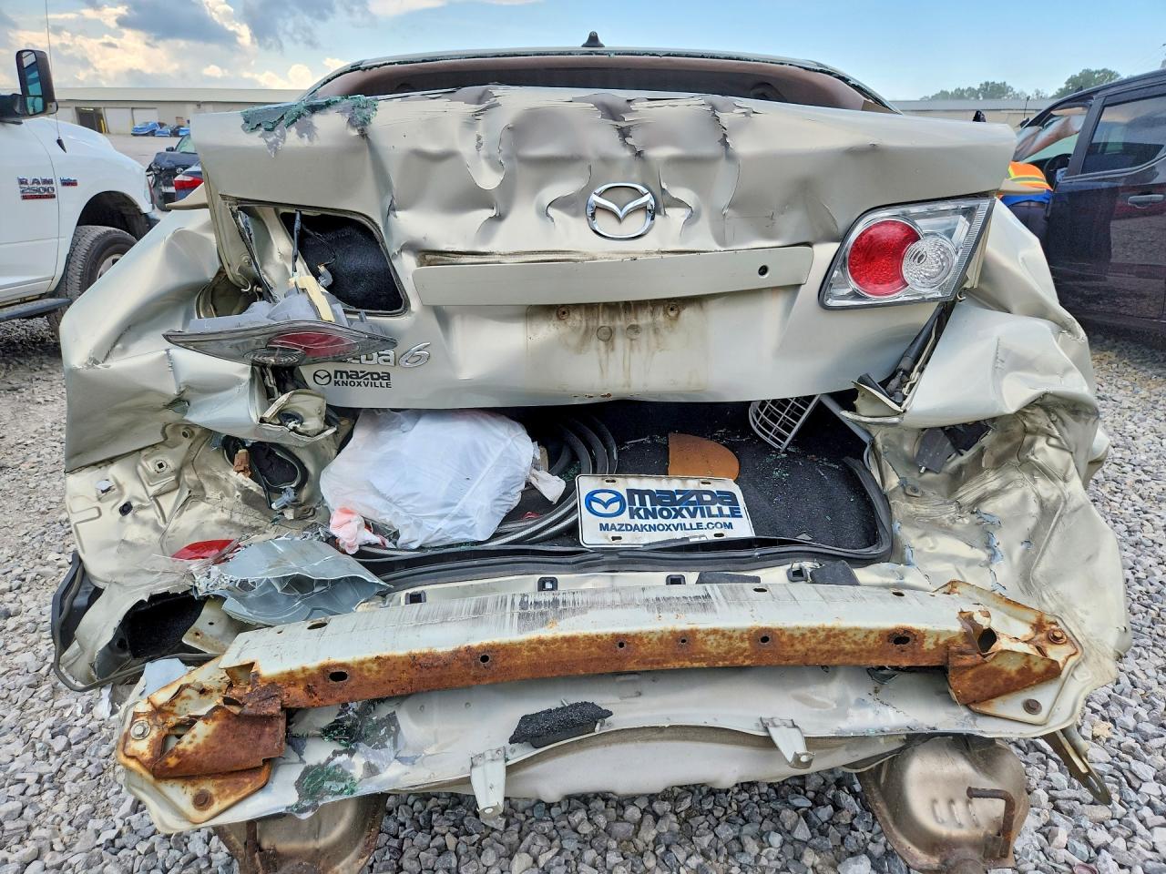 2006 Mazda 6 I Золотой vin: 1YVHP80C465M66429