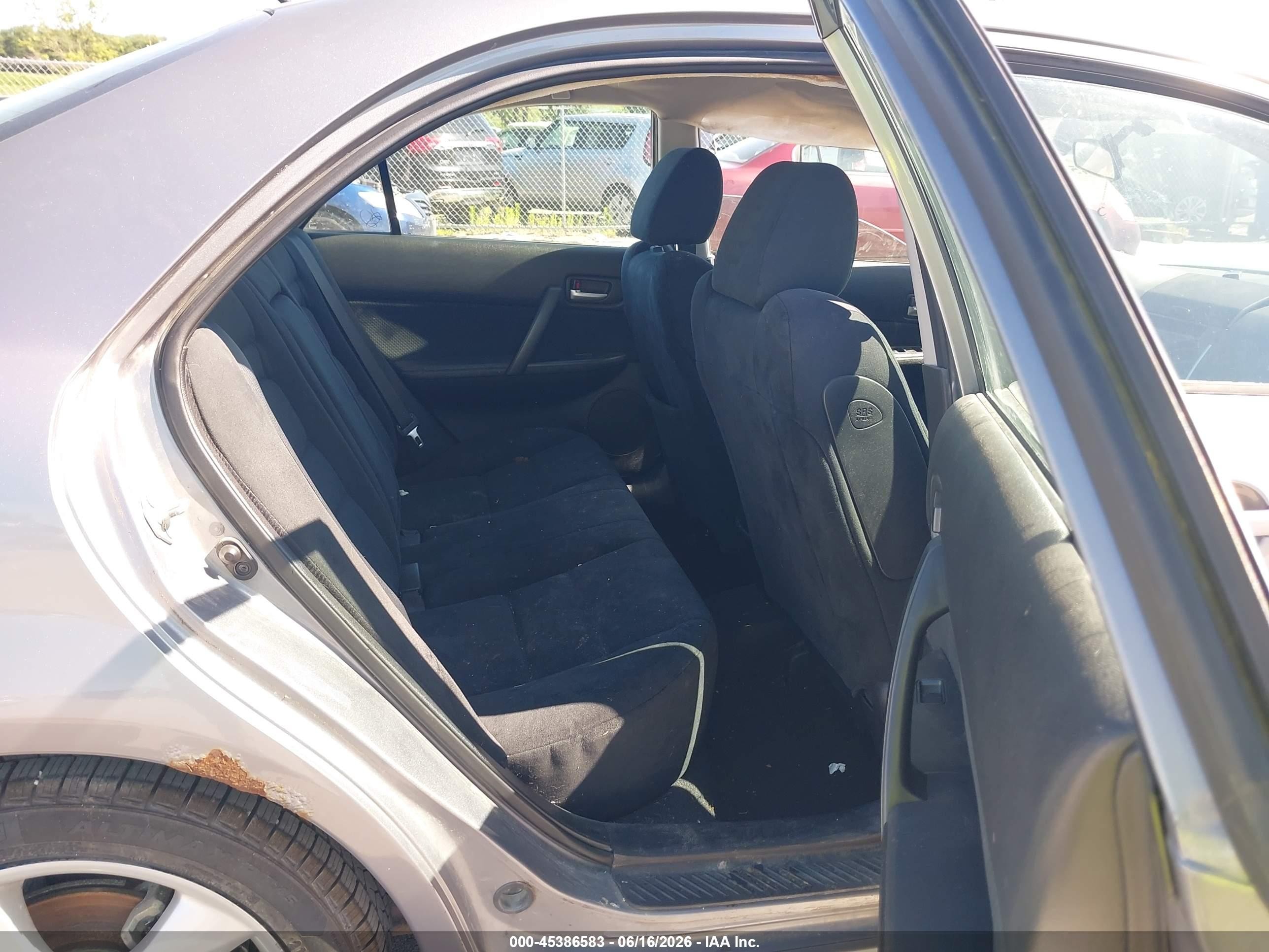 2008 Mazda Mazda6 I Sport Ve Silver vin: 1YVHP80C785M34934