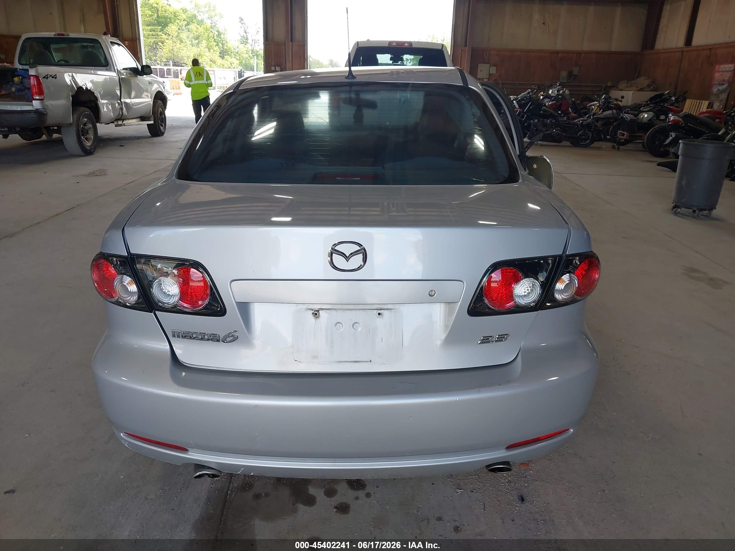 2007 Mazda Mazda6 I Sport Ve Silver vin: 1YVHP80C875M30244