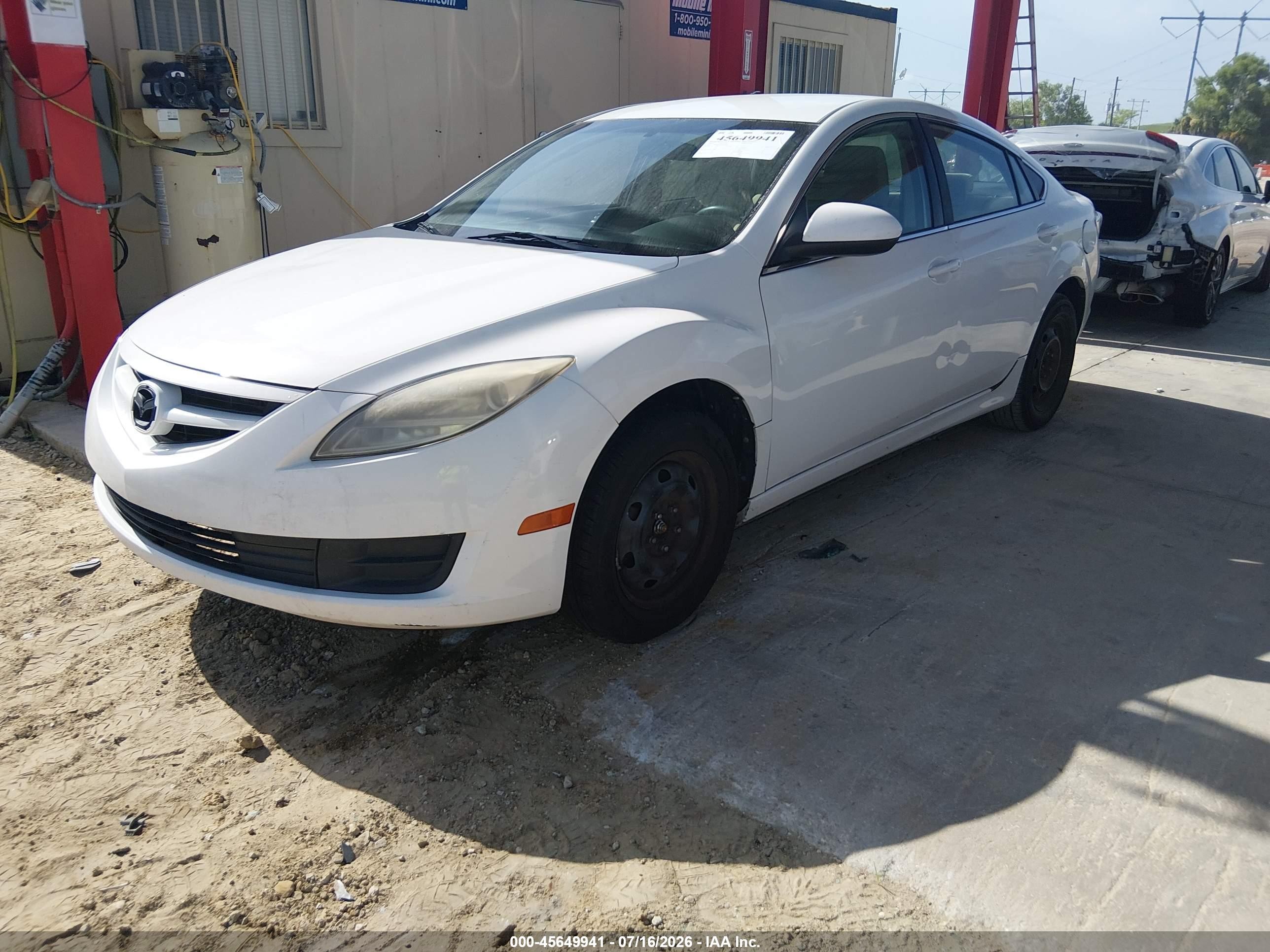 2009 Mazda Mazda6   White vin: 1YVHP81A095M22851