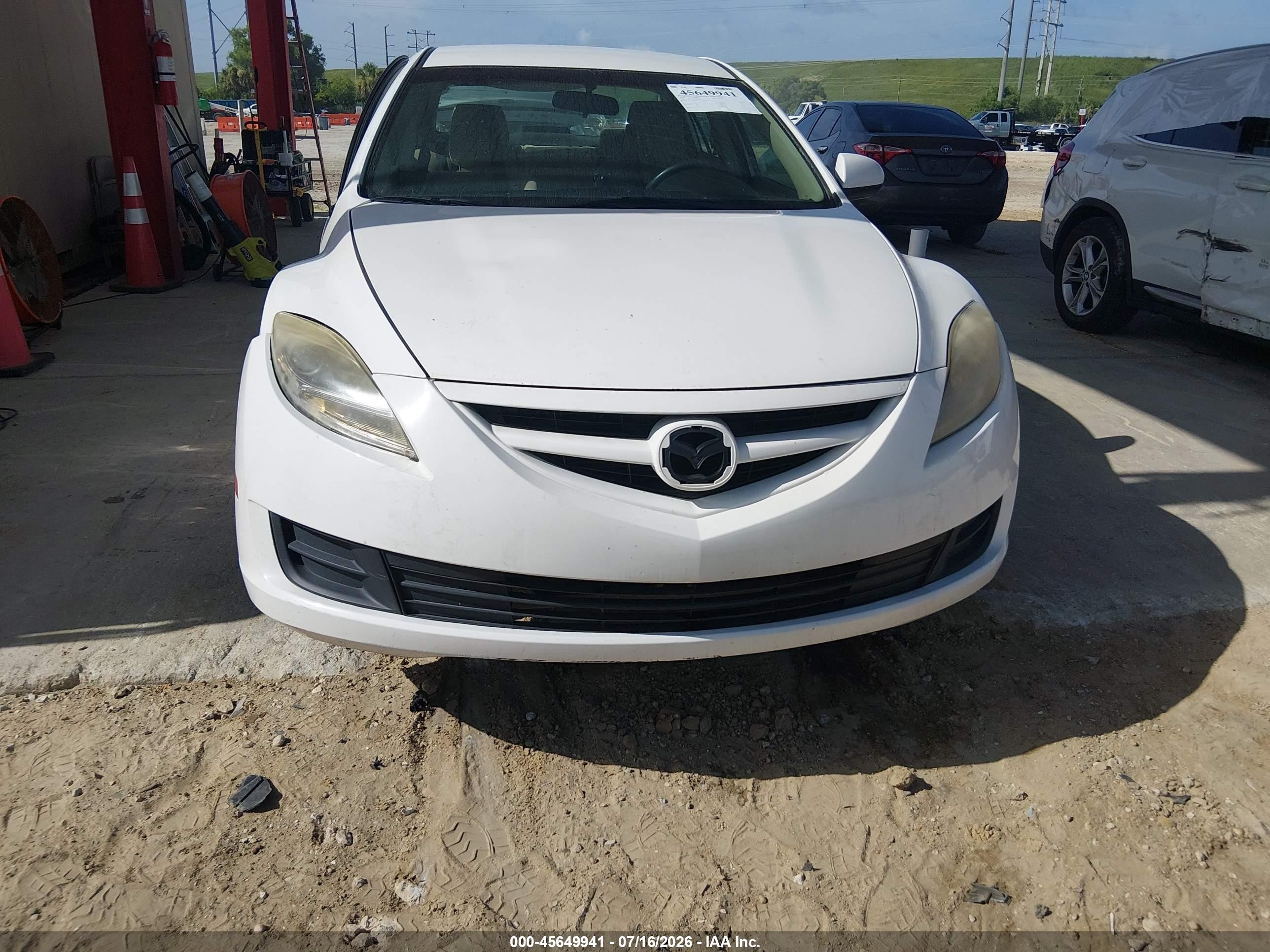 2009 Mazda Mazda6   White vin: 1YVHP81A095M22851