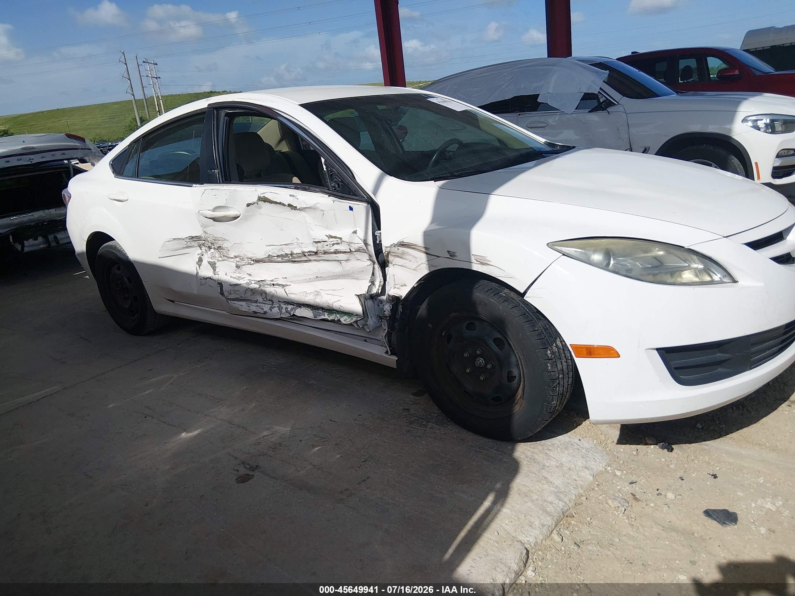 2009 Mazda Mazda6   White vin: 1YVHP81A095M22851