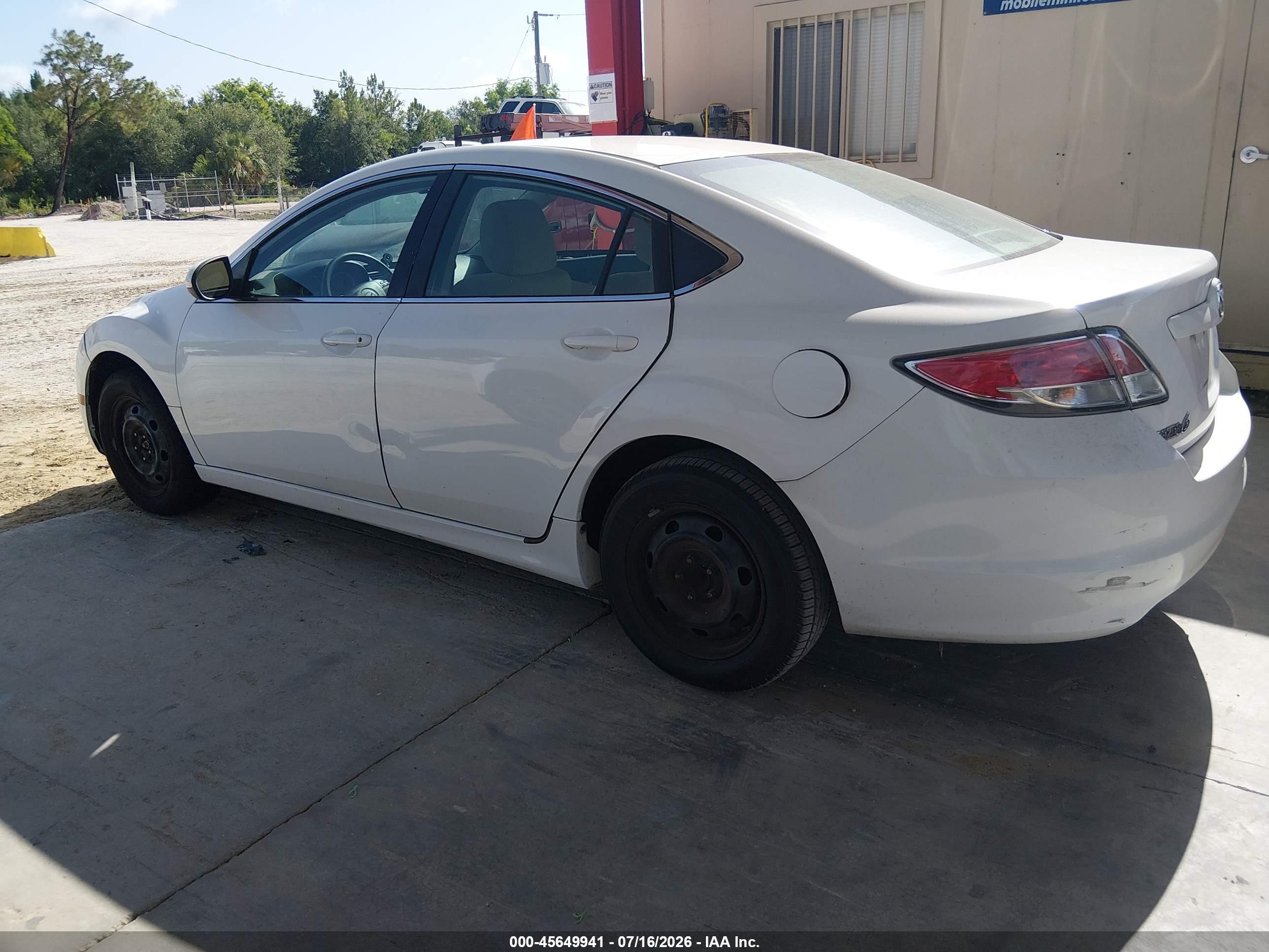 2009 Mazda Mazda6   White vin: 1YVHP81A095M22851