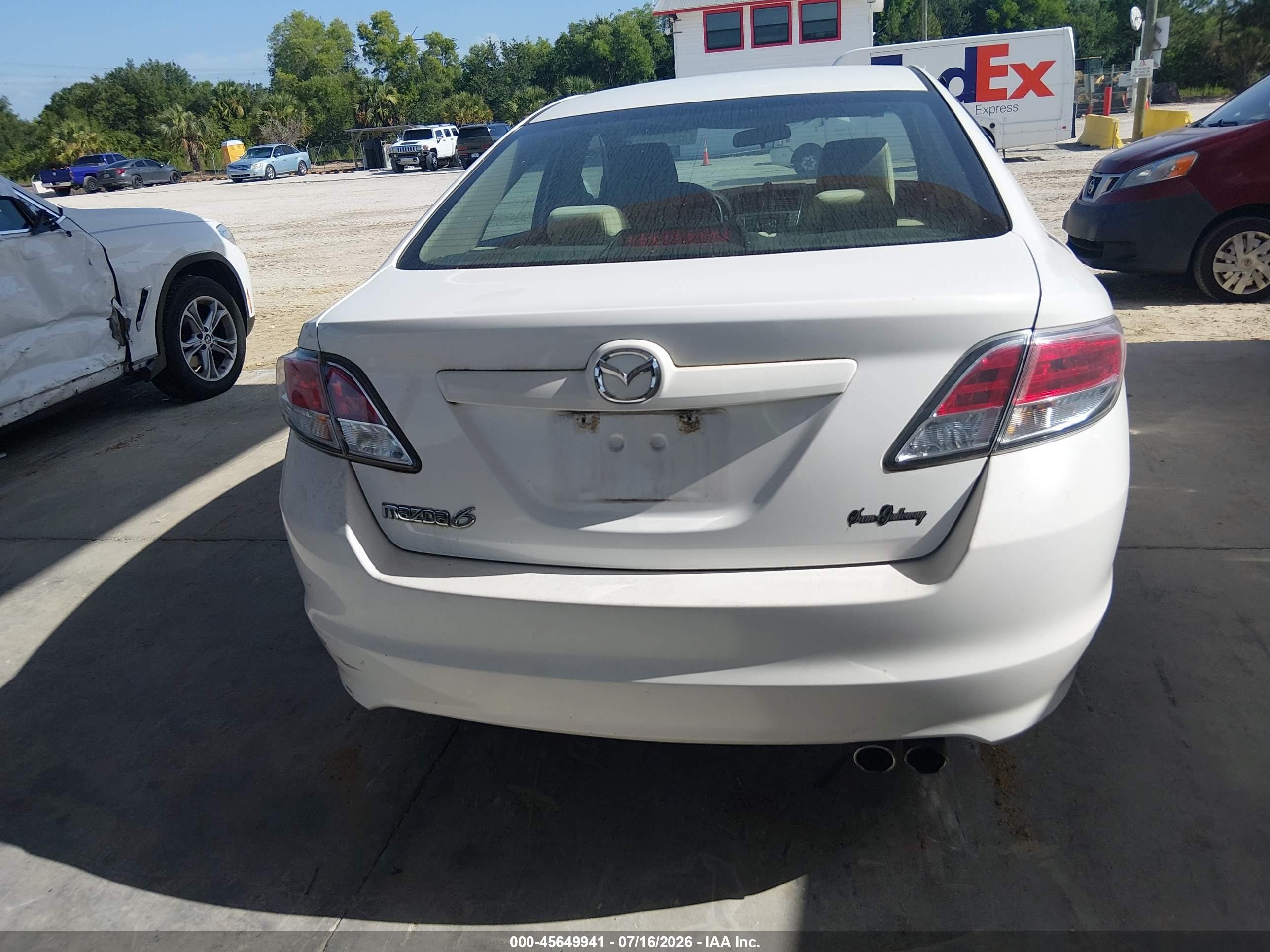2009 Mazda Mazda6   White vin: 1YVHP81A095M22851