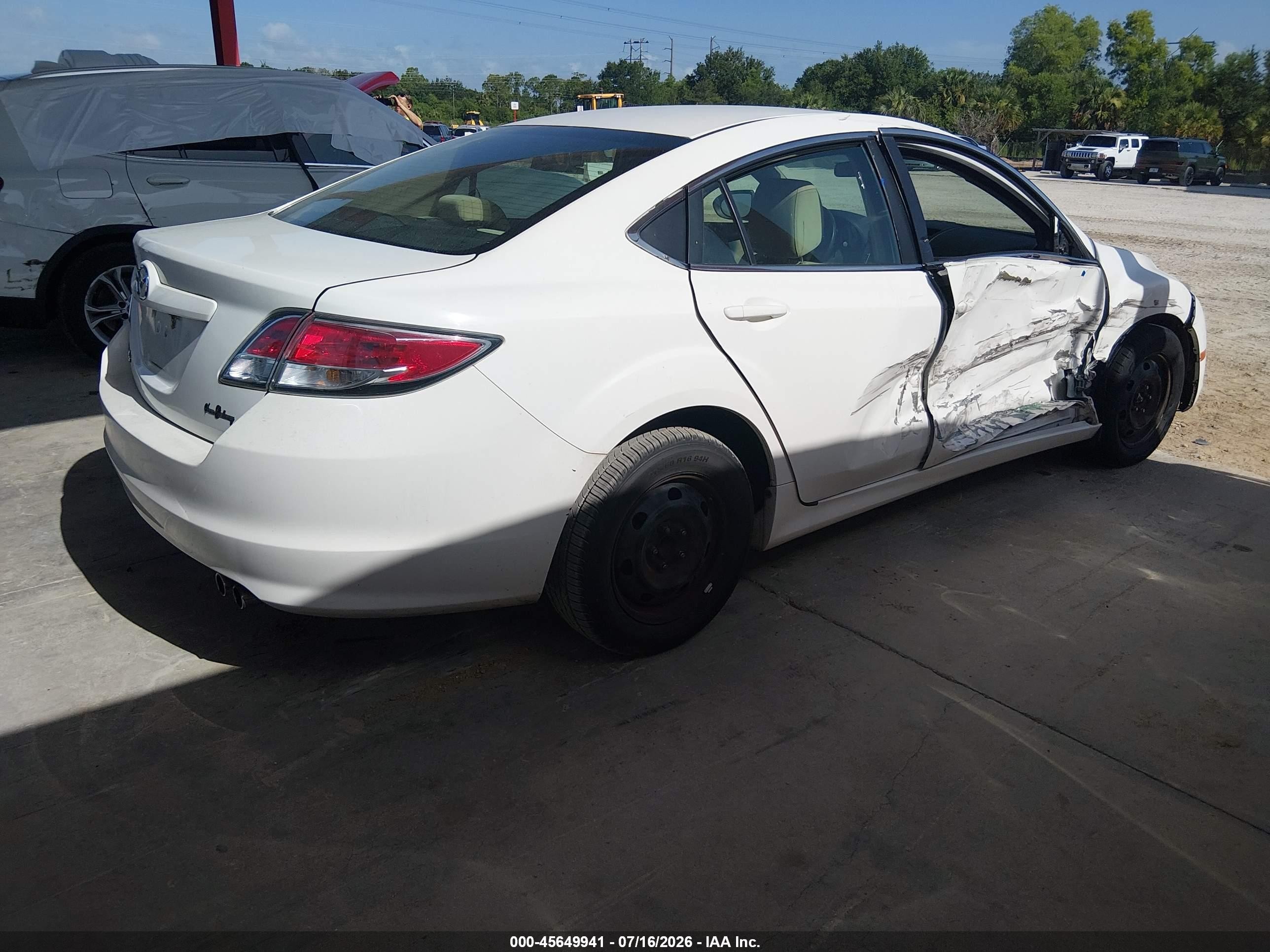 2009 Mazda Mazda6   White vin: 1YVHP81A095M22851